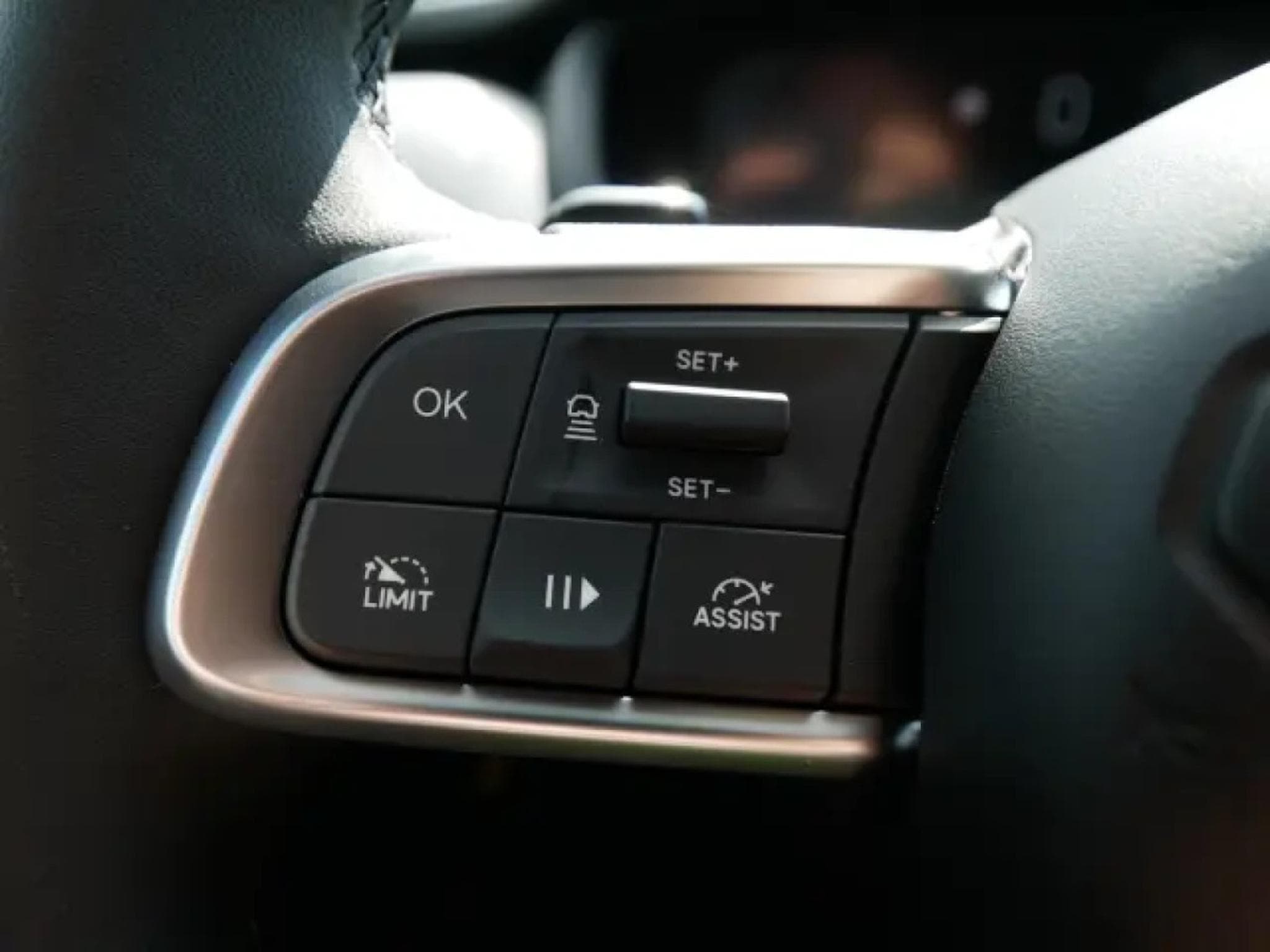 Jeep Avenger Summit e-Hybrid 1.2 (2025) - Photo 14