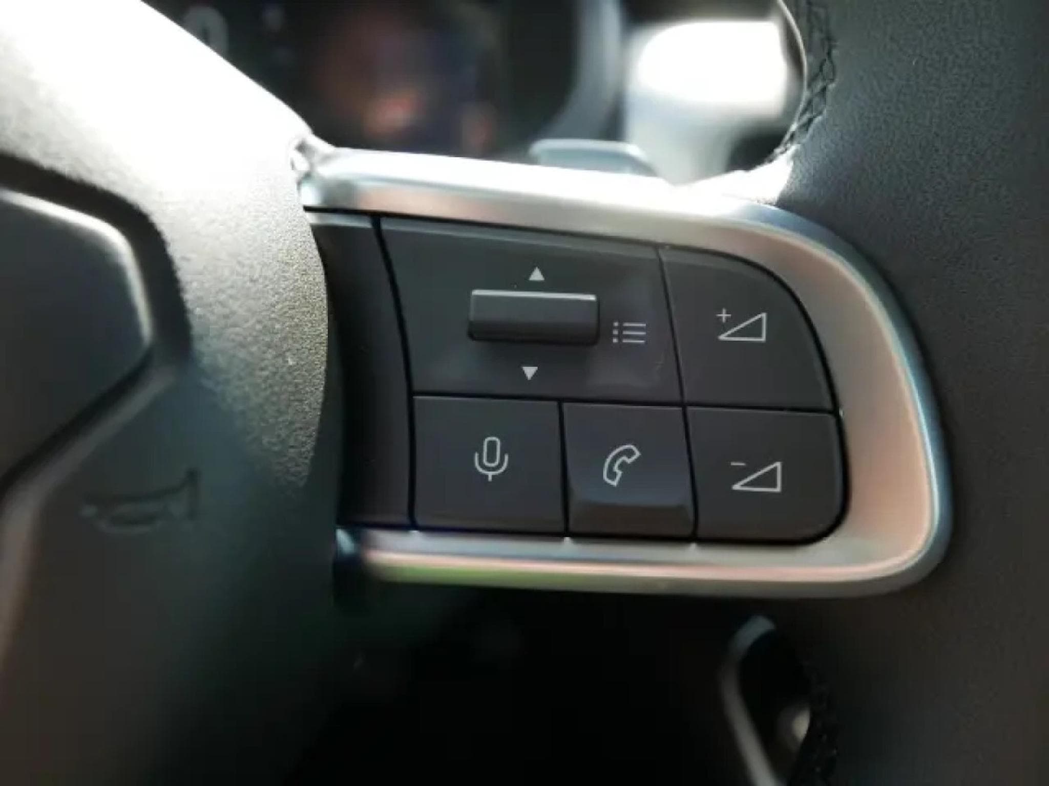 Jeep Avenger Summit e-Hybrid 1.2 (2025) - Photo 15