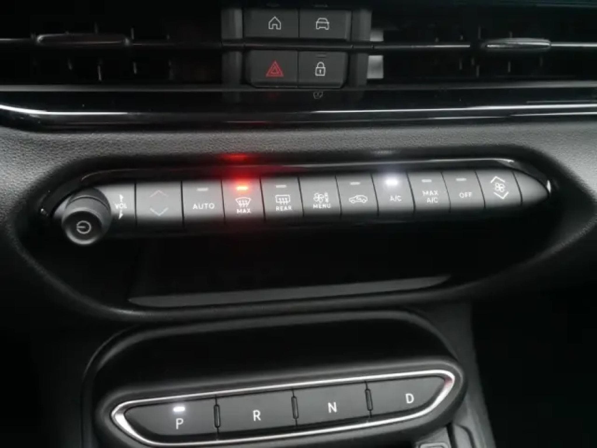 Fiat 600 ICON HYBRID 1.2 (2026) - Photo 24