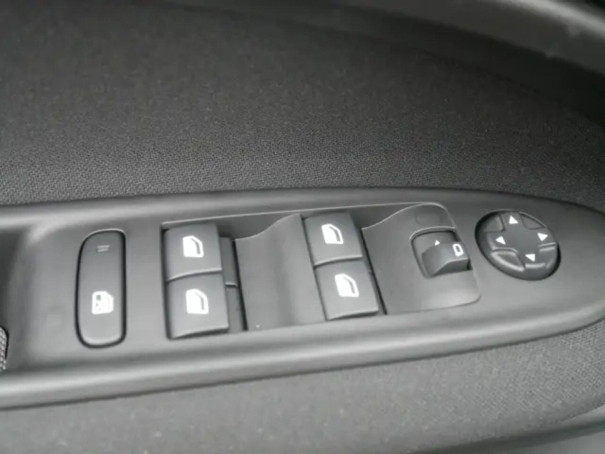 Fiat 600 ICON HYBRID 1.2 (2026) - Photo 25