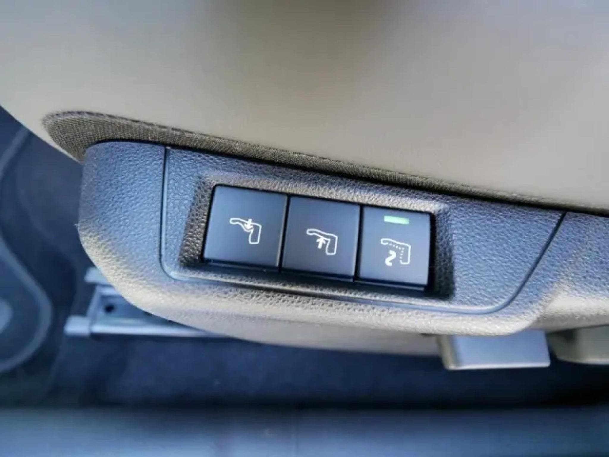 Alfa-Romeo Junior Ibrida Speciale 1.2 VGT (2025) - Photo 15