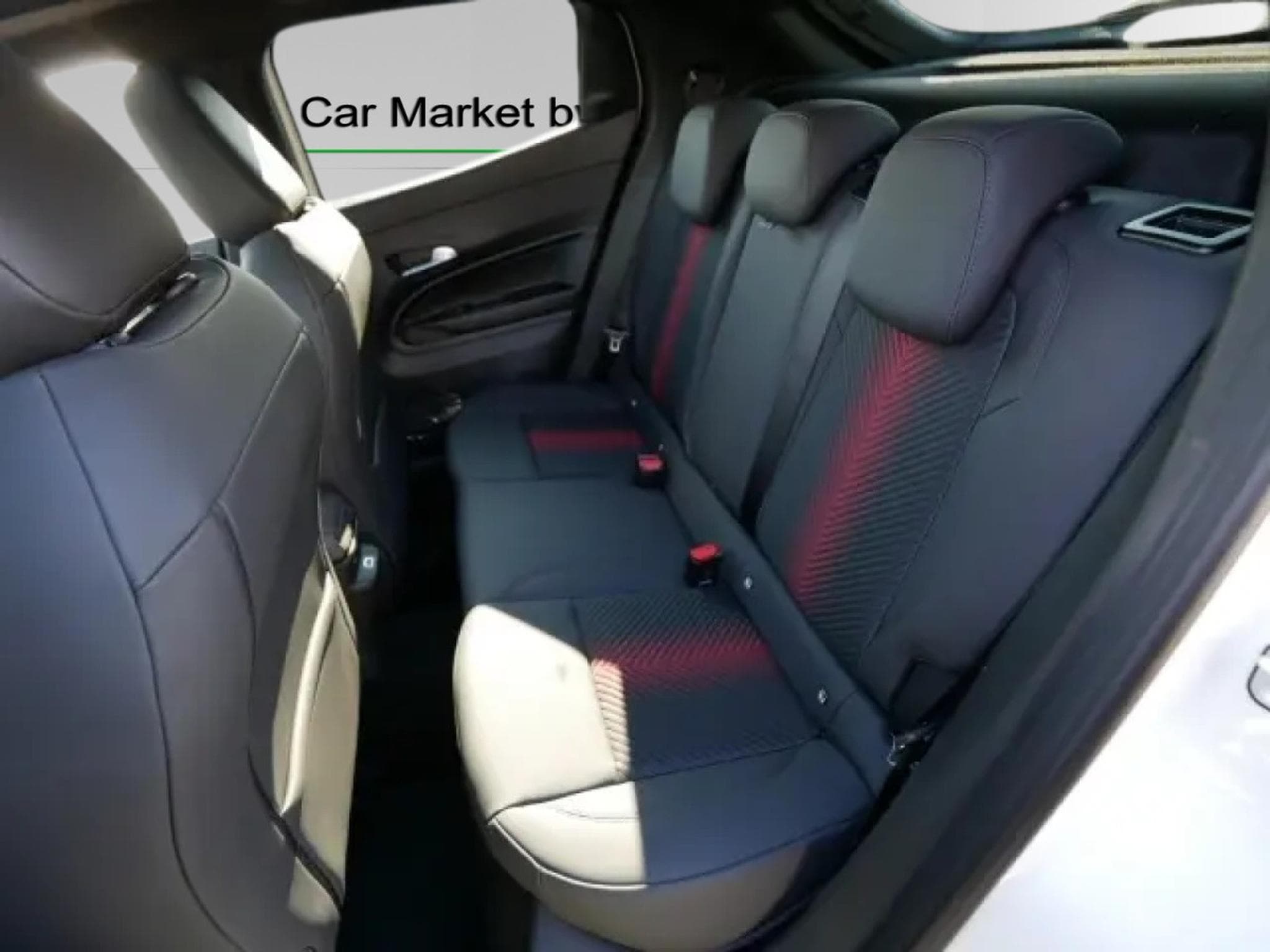 Alfa-Romeo Junior Ibrida Speciale 1.2 VGT (2025) - Photo 16