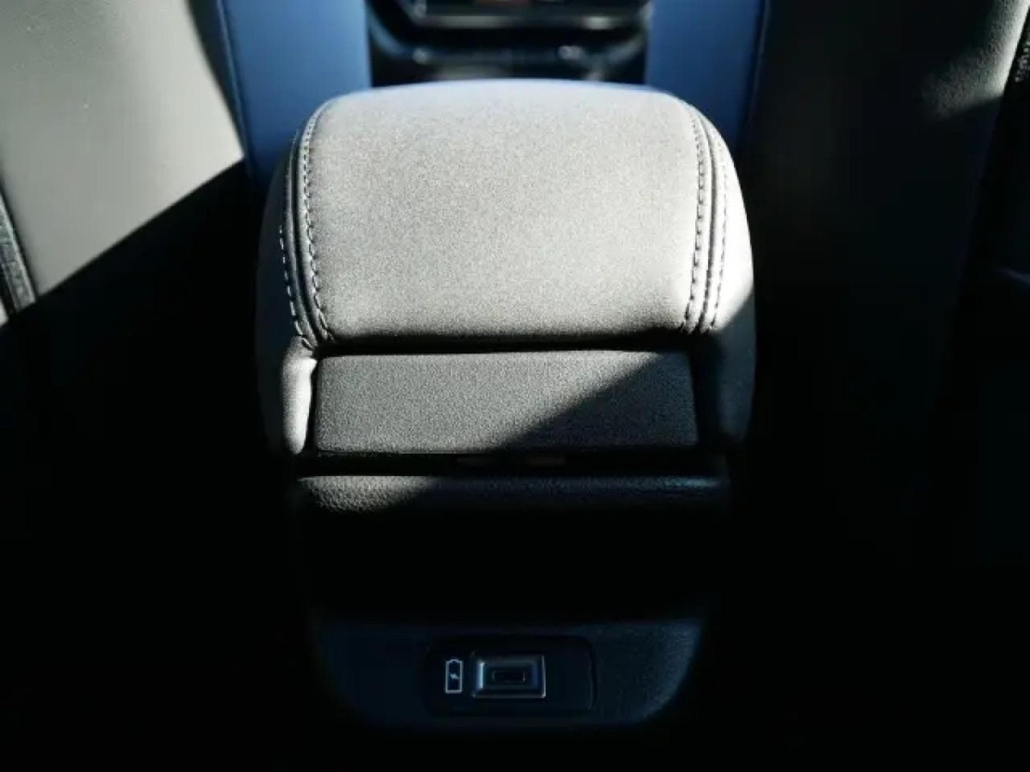 Alfa-Romeo Junior Ibrida Speciale 1.2 VGT (2025) - Photo 17