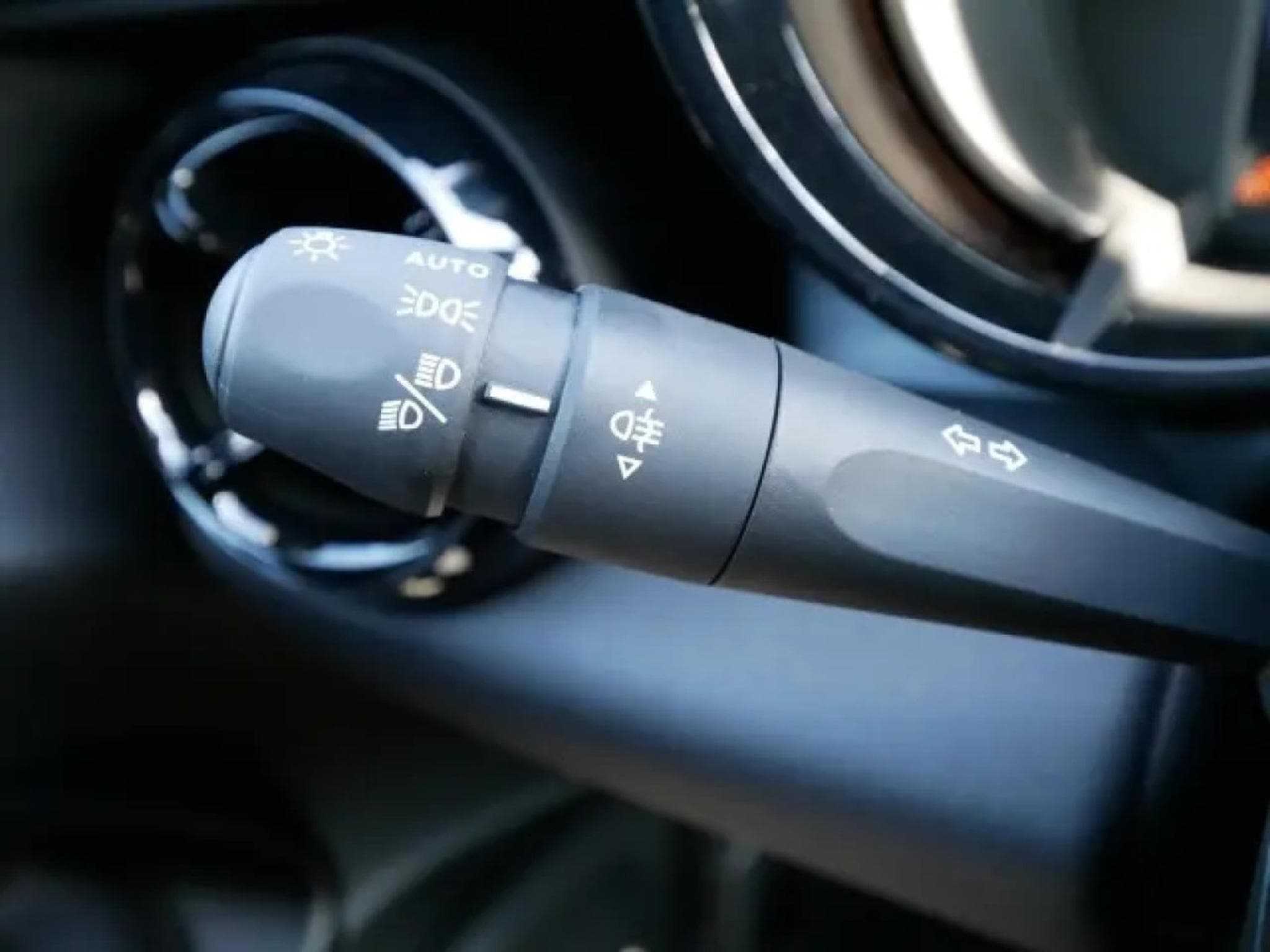 Alfa-Romeo Junior Ibrida Speciale 1.2 VGT (2025) - Photo 22