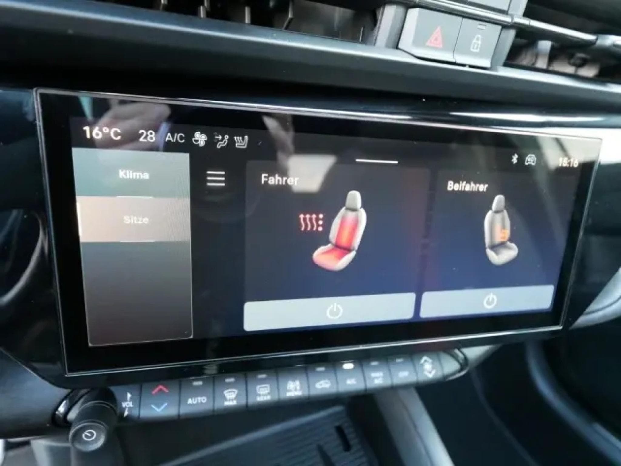 Alfa-Romeo Junior Ibrida Speciale 1.2 VGT (2025) - Photo 24