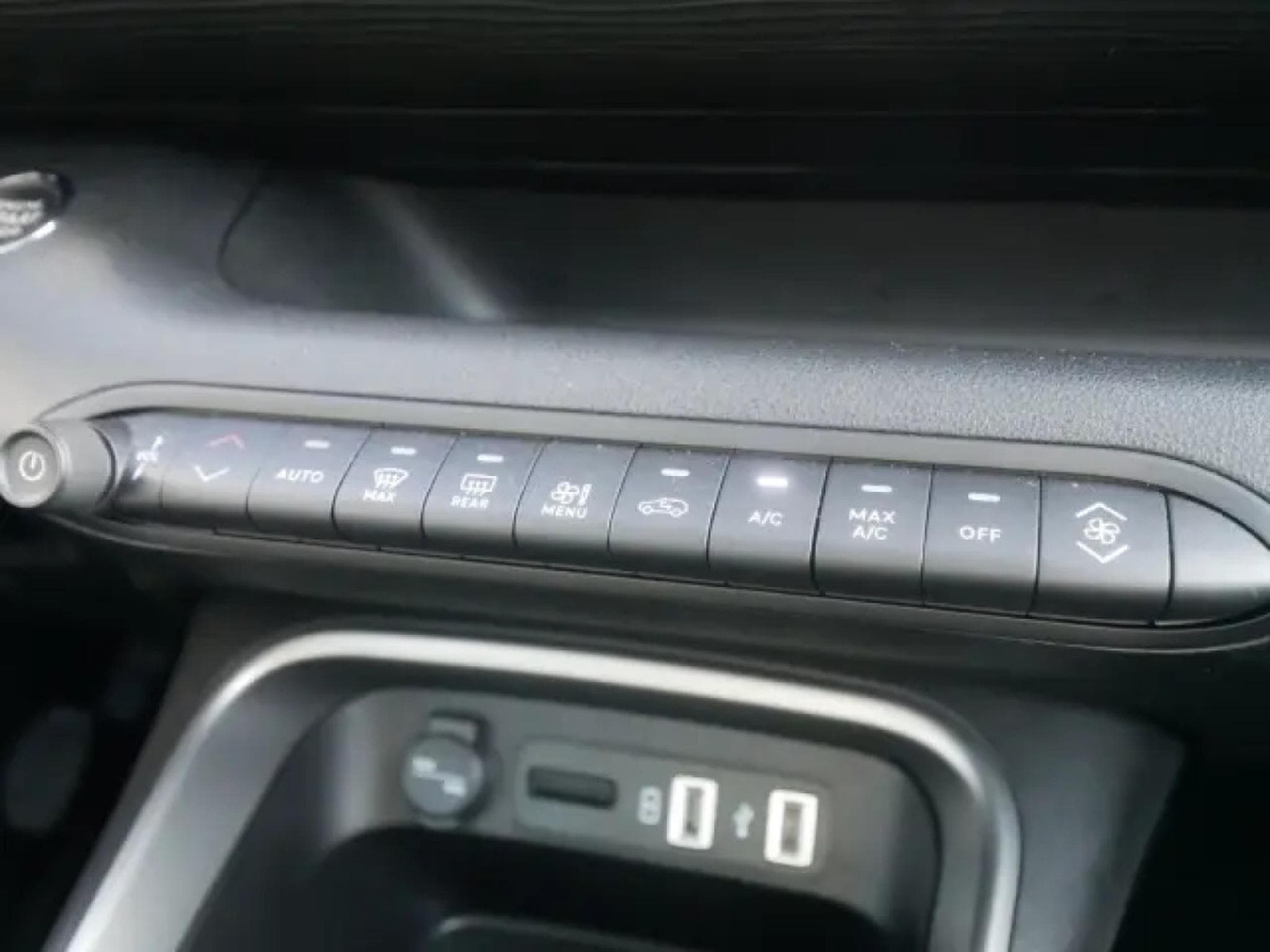 Jeep Avenger ALTITUDE 1.2 (2024) - Photo 20