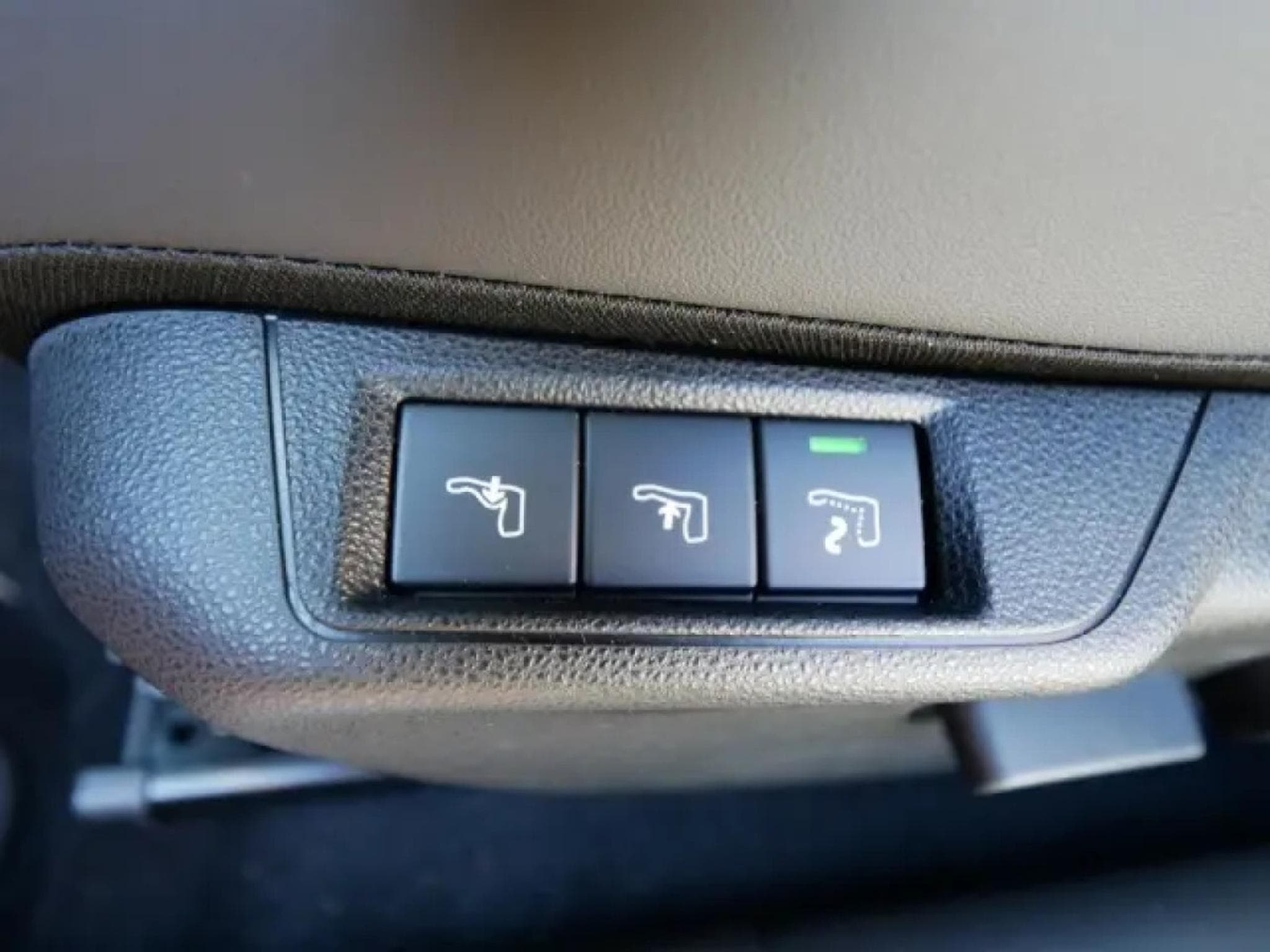 Alfa-Romeo Junior Ibrida Speciale 1.2 VGT (2025) - Photo 13