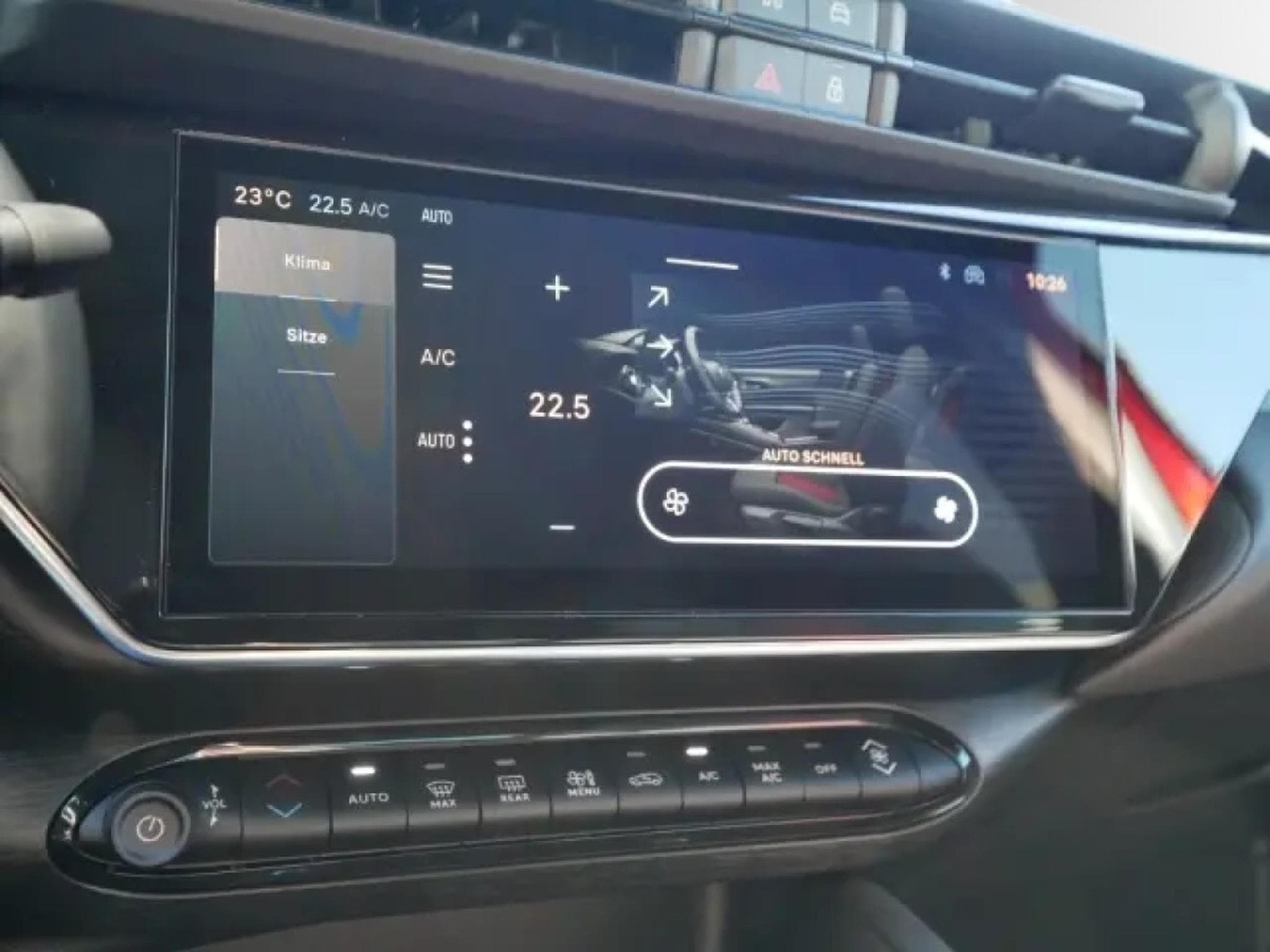 Alfa-Romeo Junior Ibrida Speciale 1.2 VGT (2025) - Photo 22