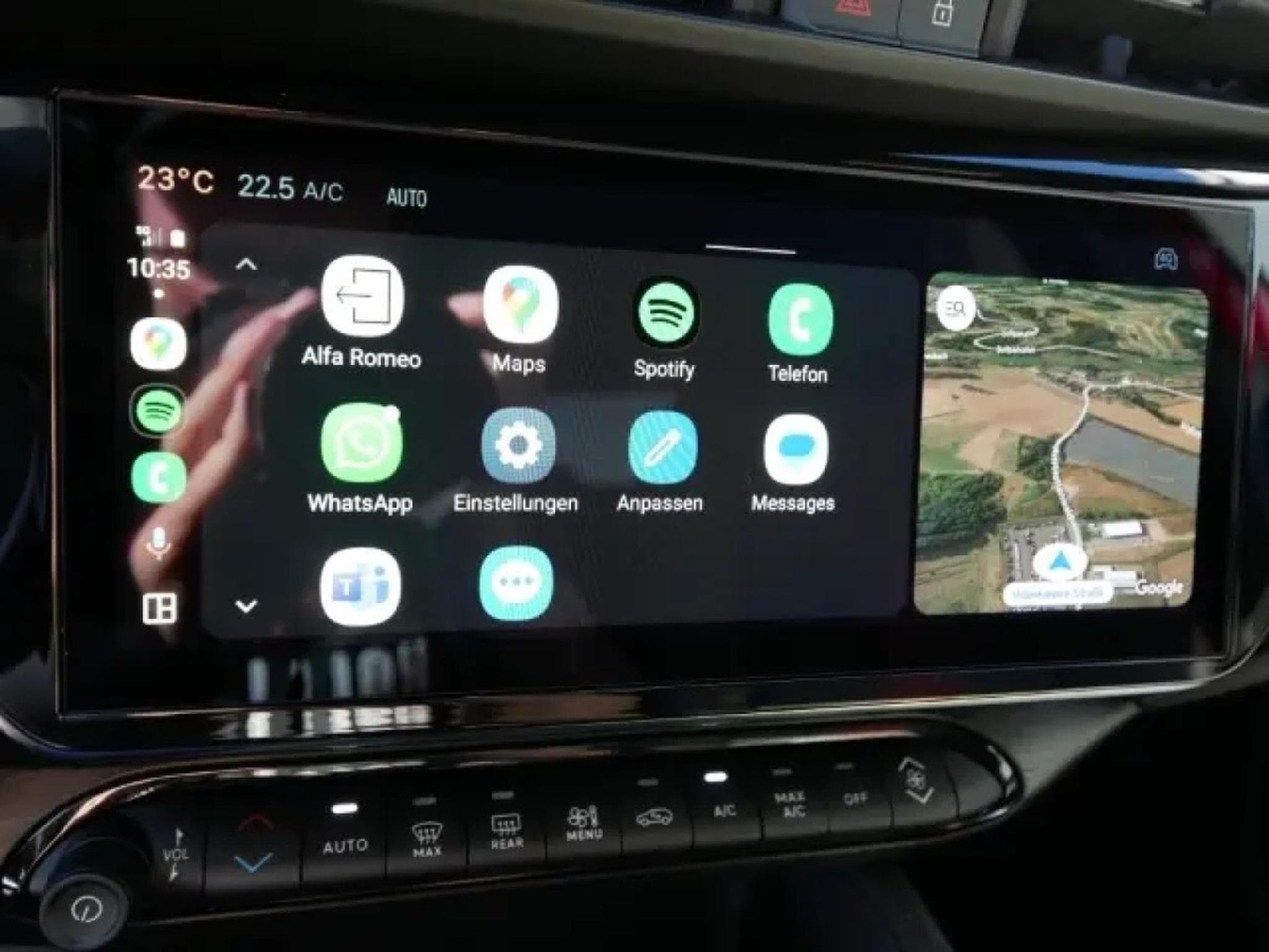 Alfa-Romeo Junior Ibrida Speciale 1.2 VGT (2025) - Photo 23