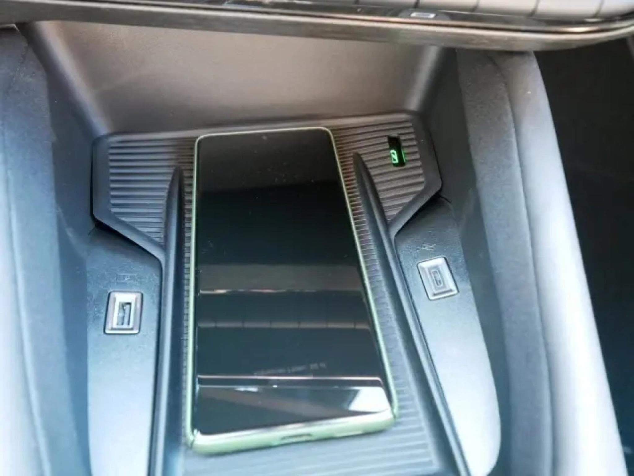 Alfa-Romeo Junior Ibrida Speciale 1.2 VGT (2025) - Photo 25