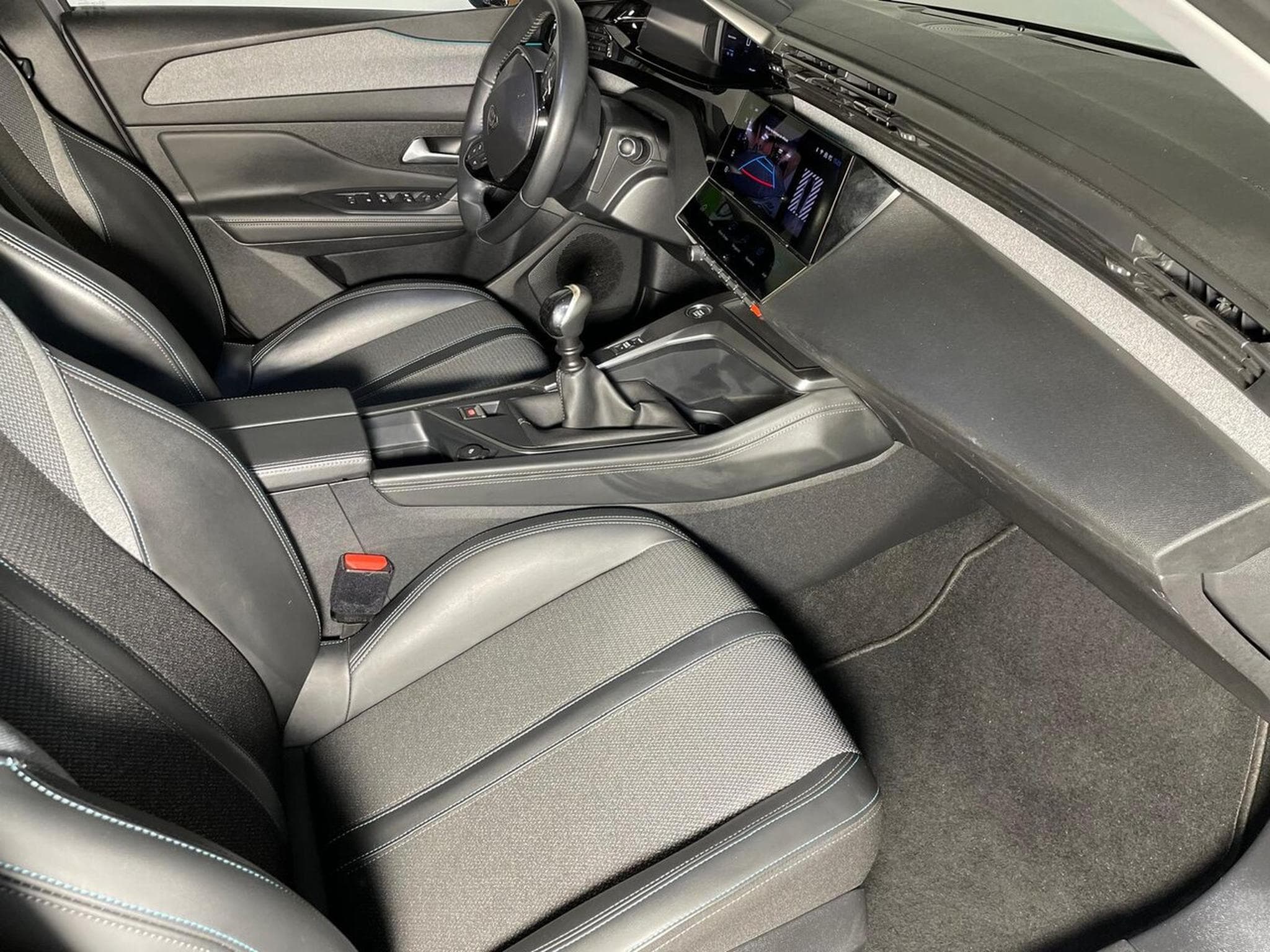 Peugeot 308 1.5 BlueHDI 130 ALLURE GPS CARPLAY (2022) - Photo 10