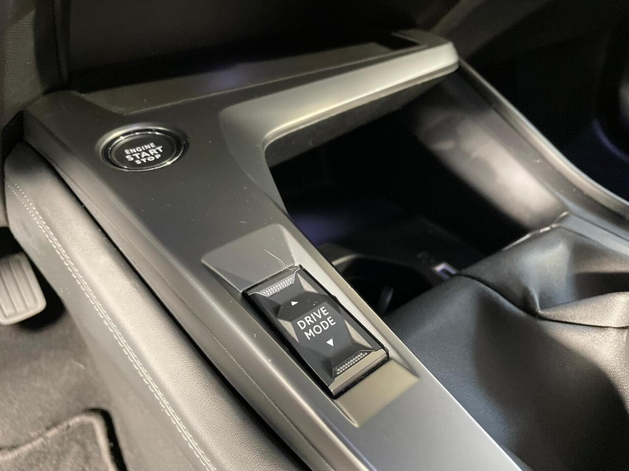 Peugeot 308 1.5 BlueHDI 130 ALLURE GPS CARPLAY (2022) - Photo 7