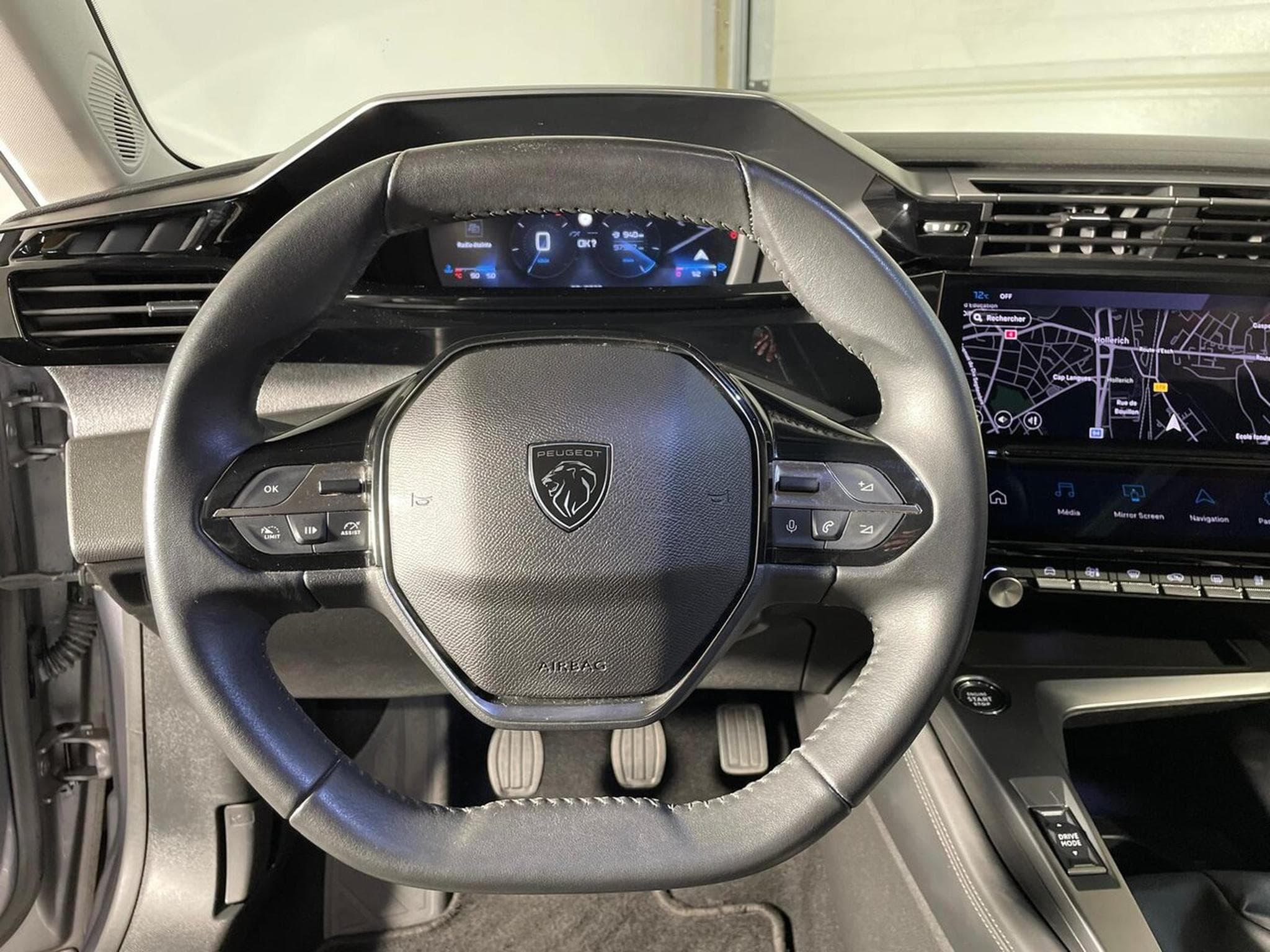 Peugeot 308 1.5 BlueHDI 130 ALLURE GPS CARPLAY (2022) - Photo 8