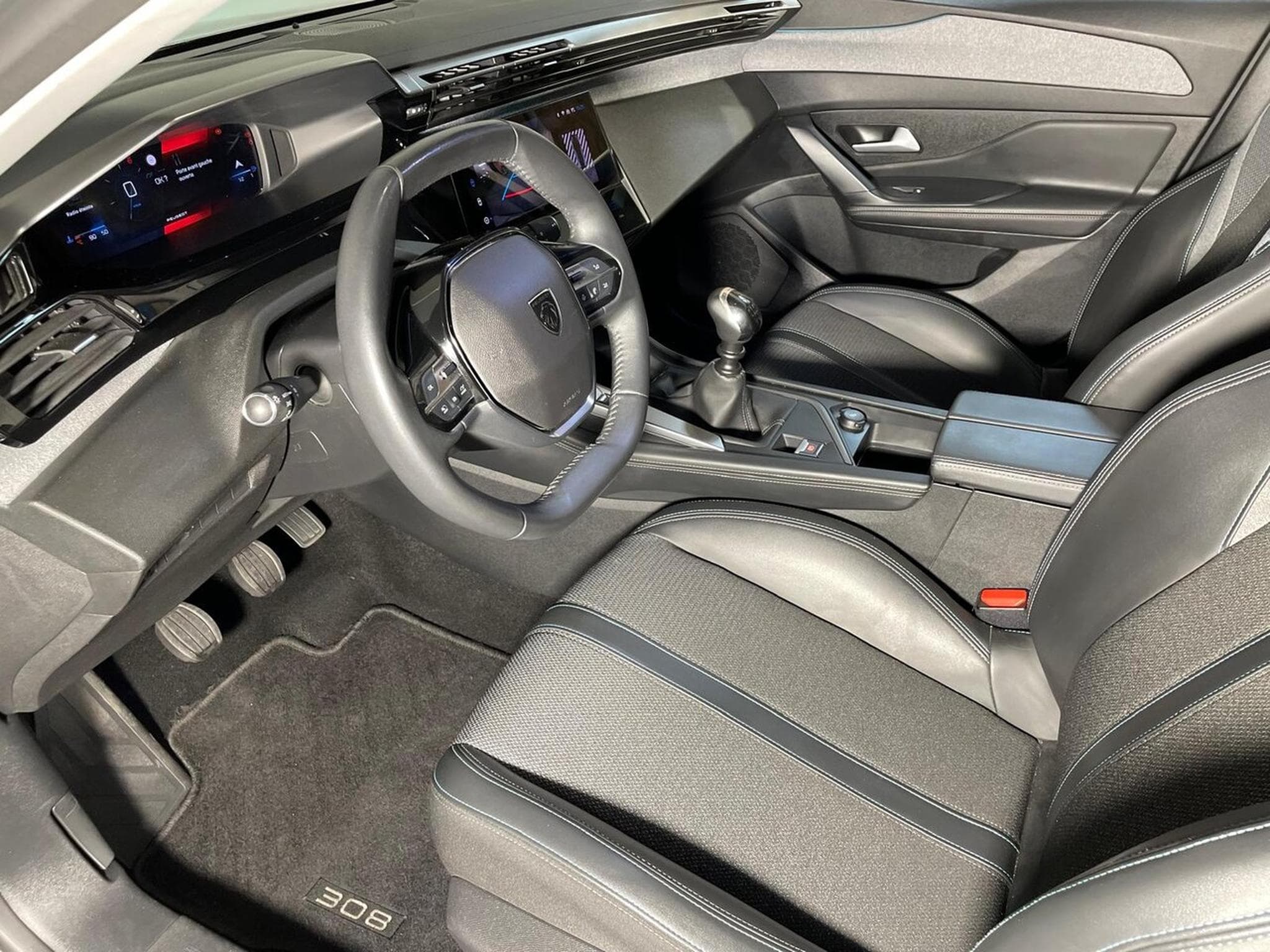 Peugeot 308 1.5 BlueHDI 130 ALLURE GPS CARPLAY (2022) - Photo 9