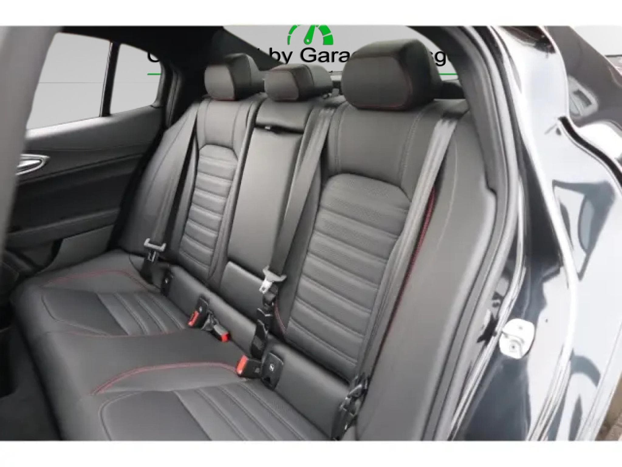 Alfa-Romeo Giulia COMPETIZIONE 2.0 TURBO (2023) - Photo 13