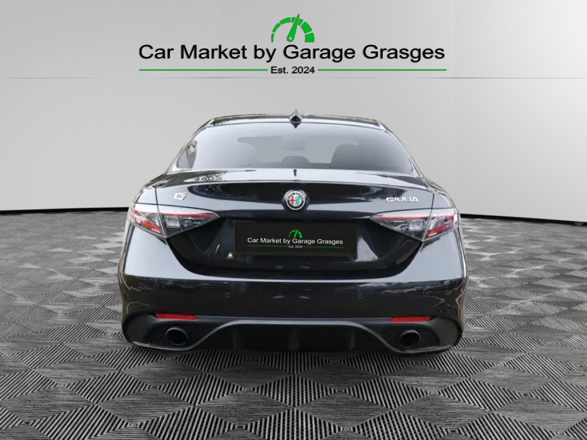 Alfa-Romeo Giulia COMPETIZIONE 2.0 TURBO (2023) - Photo 4