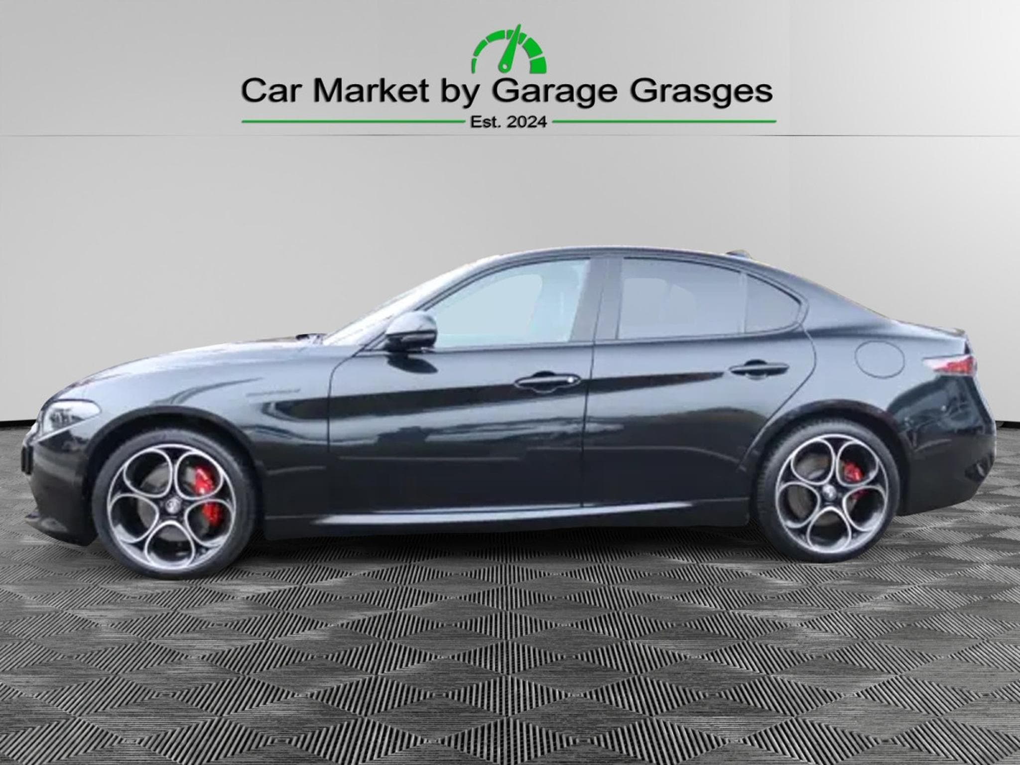 Alfa-Romeo Giulia COMPETIZIONE 2.0 TURBO (2023) - Photo 6