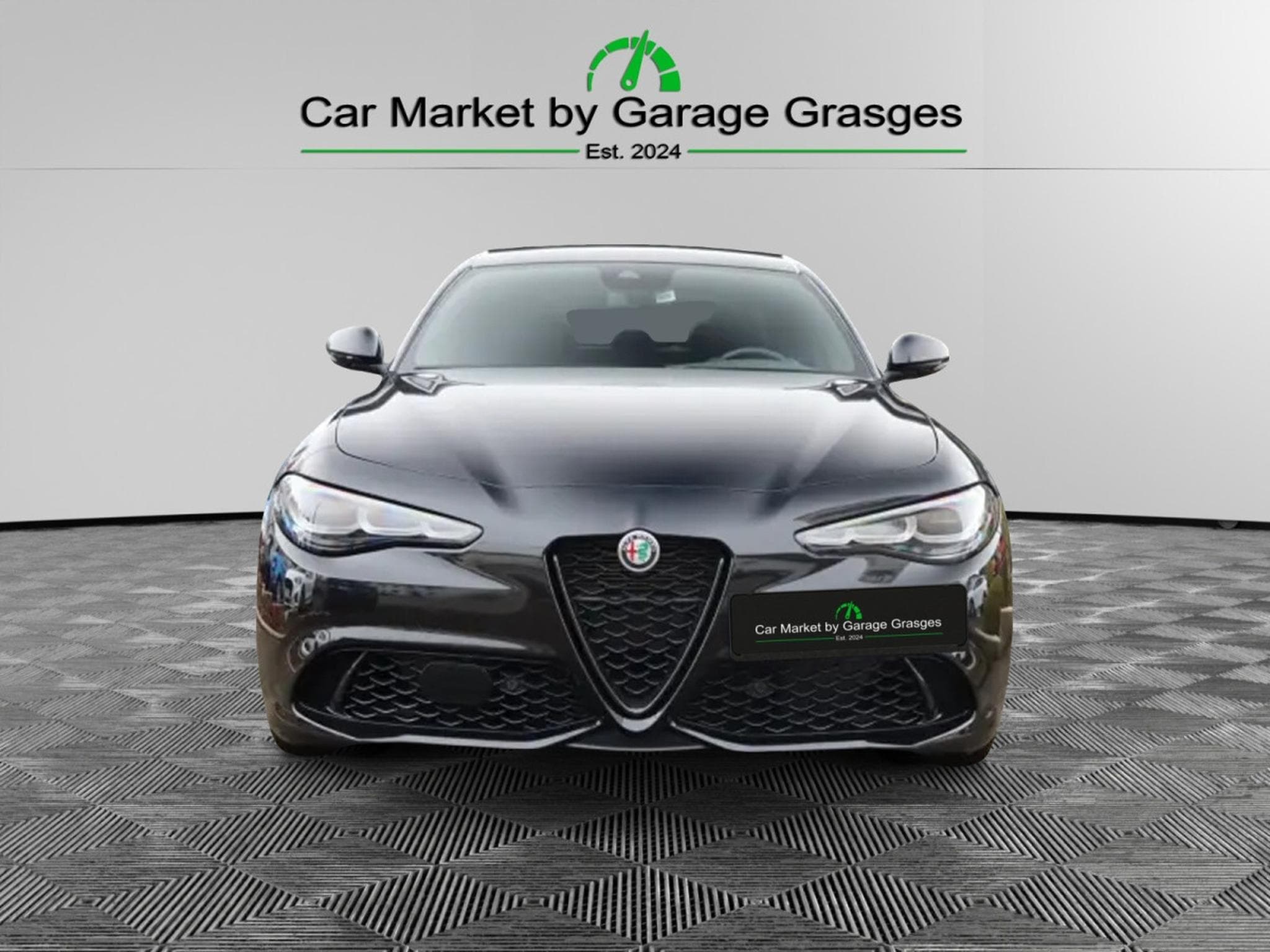 Alfa-Romeo Giulia COMPETIZIONE 2.0 TURBO (2023) - Photo 8