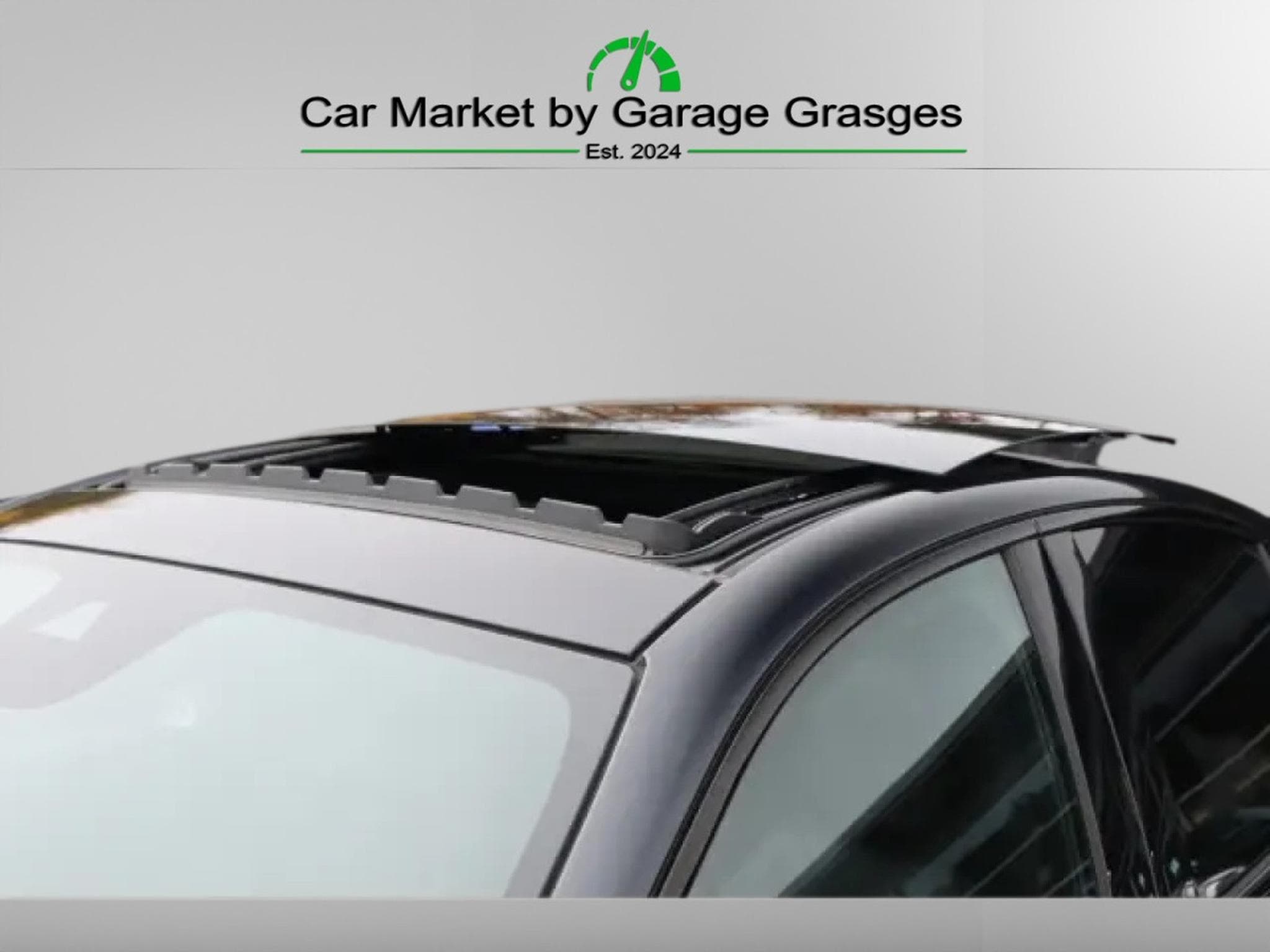 Alfa-Romeo Giulia COMPETIZIONE 2.0 TURBO (2023) - Photo 9