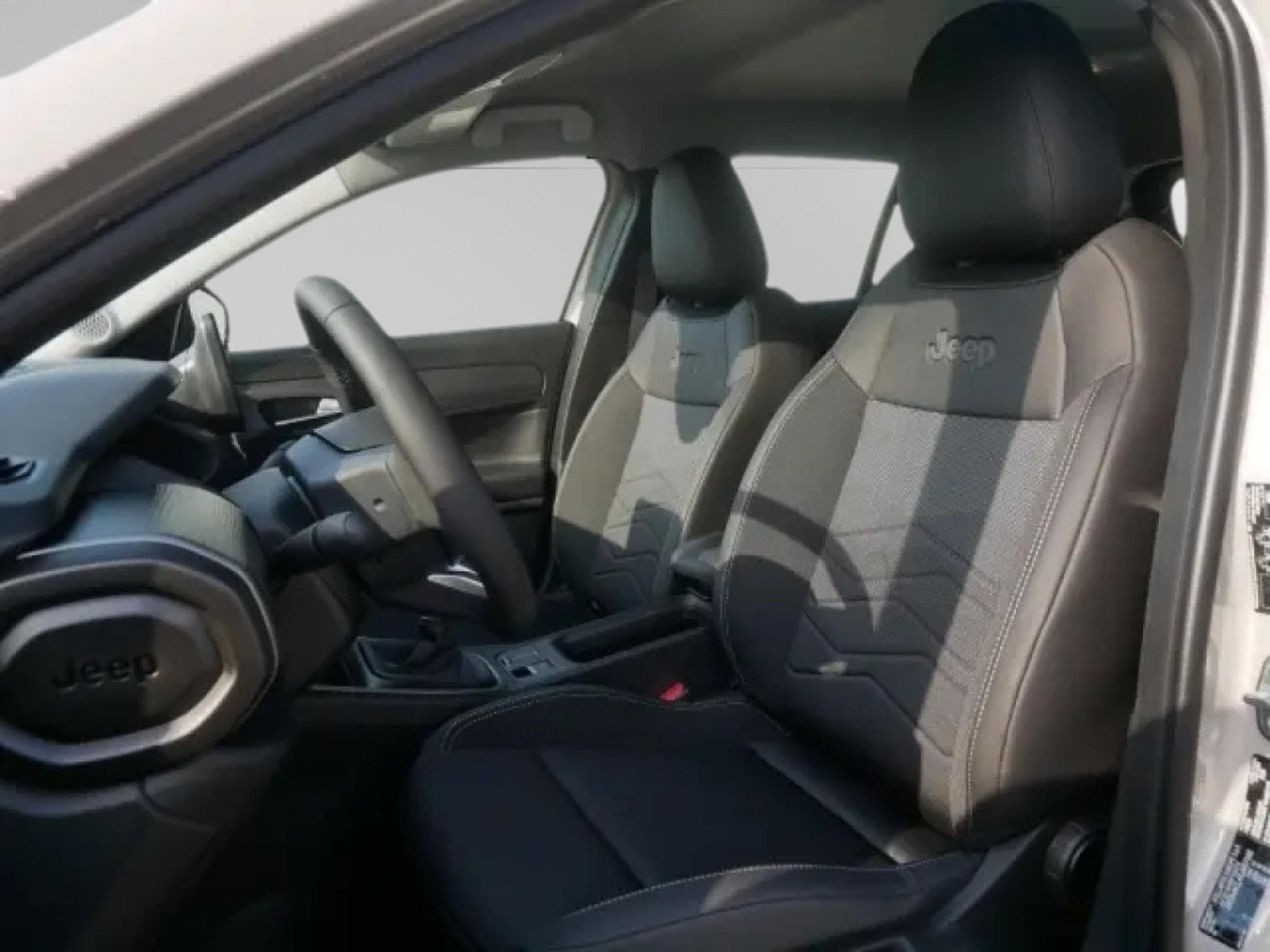 Jeep Avenger ALTITUDE 1.2 (2025) - Photo 11