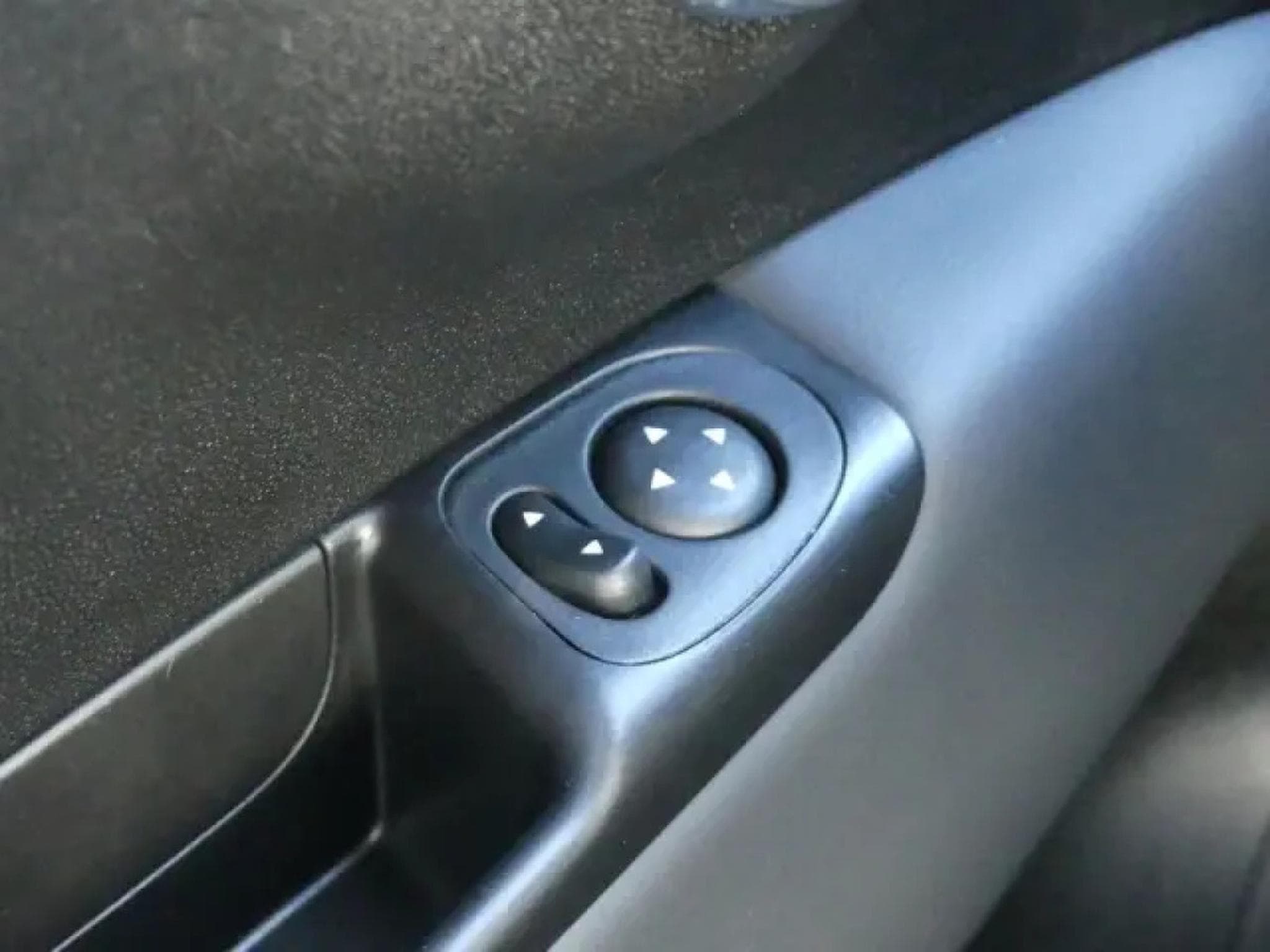 Abarth 695 70TH Anniversaire 1.4 T-JET 180 (2021) - Photo 23