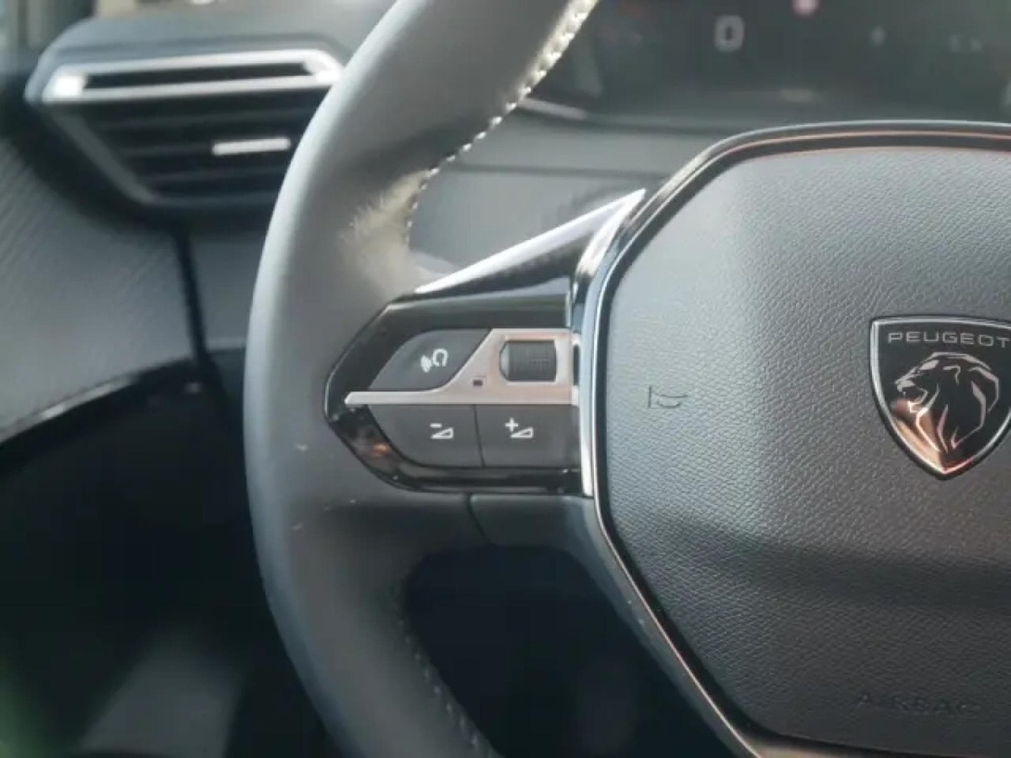 Peugeot 208 ALLURE 1.2 (2025) - Photo 14