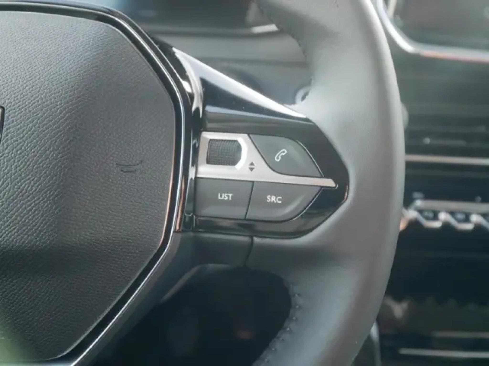 Peugeot 208 ALLURE 1.2 (2025) - Photo 15