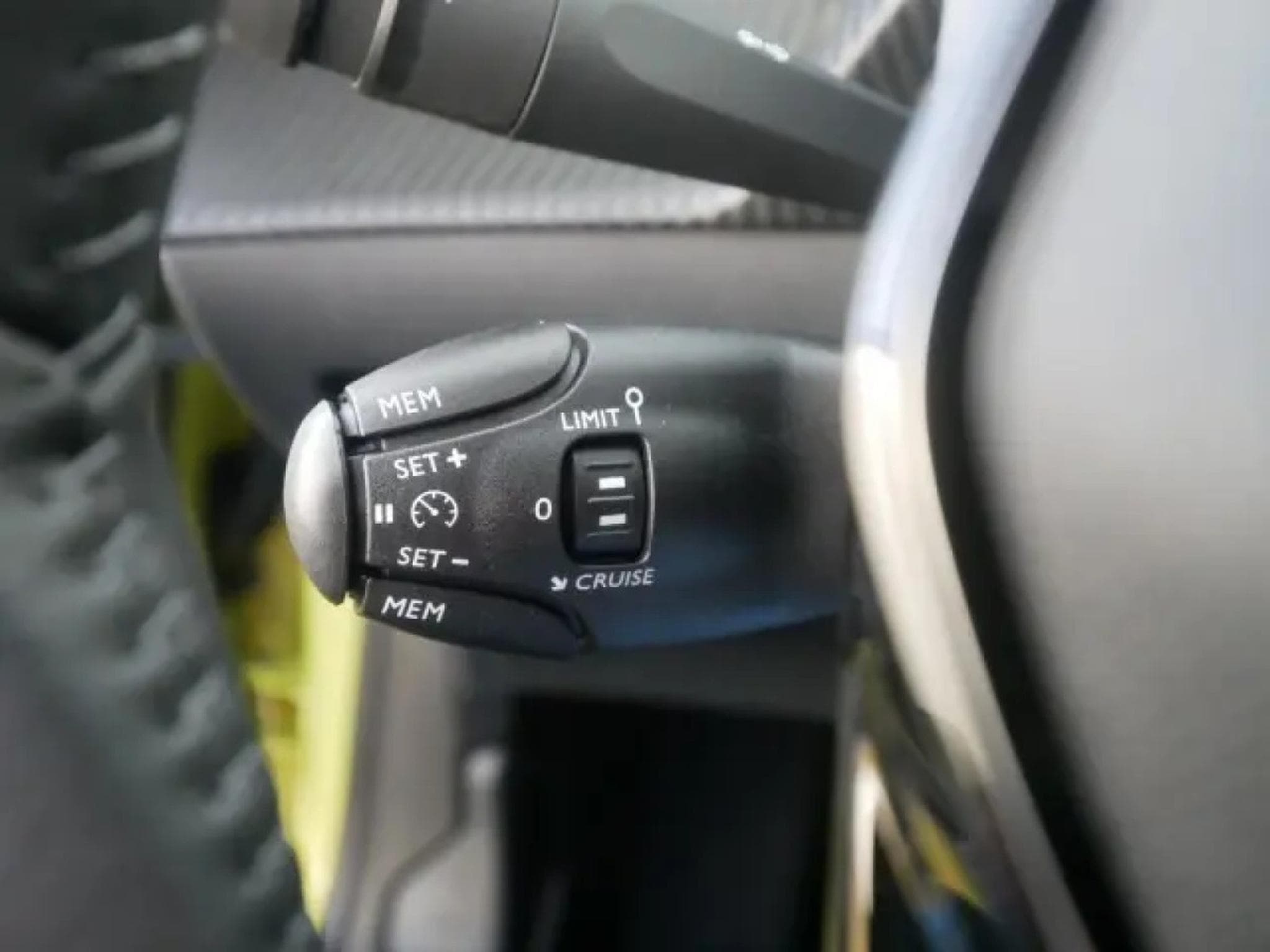 Peugeot 208 ALLURE 1.2 (2025) - Photo 16