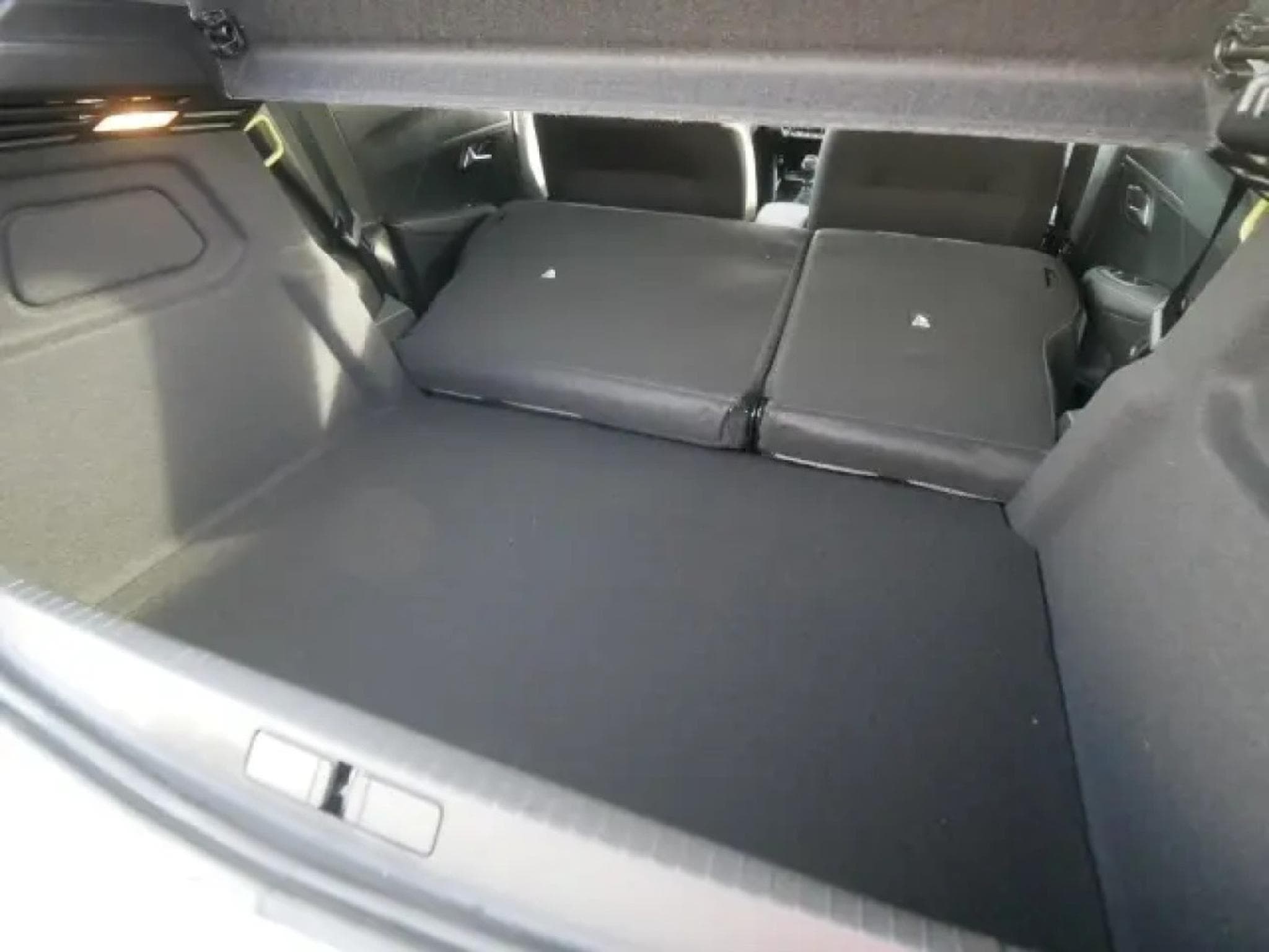 Peugeot 208 ALLURE 1.2 (2025) - Photo 9