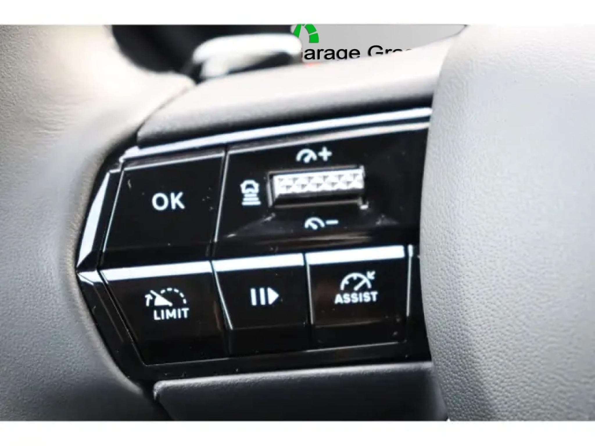 Alfa-Romeo Junior Ibrida Speciale 1.2 VGT (2025) - Photo 15