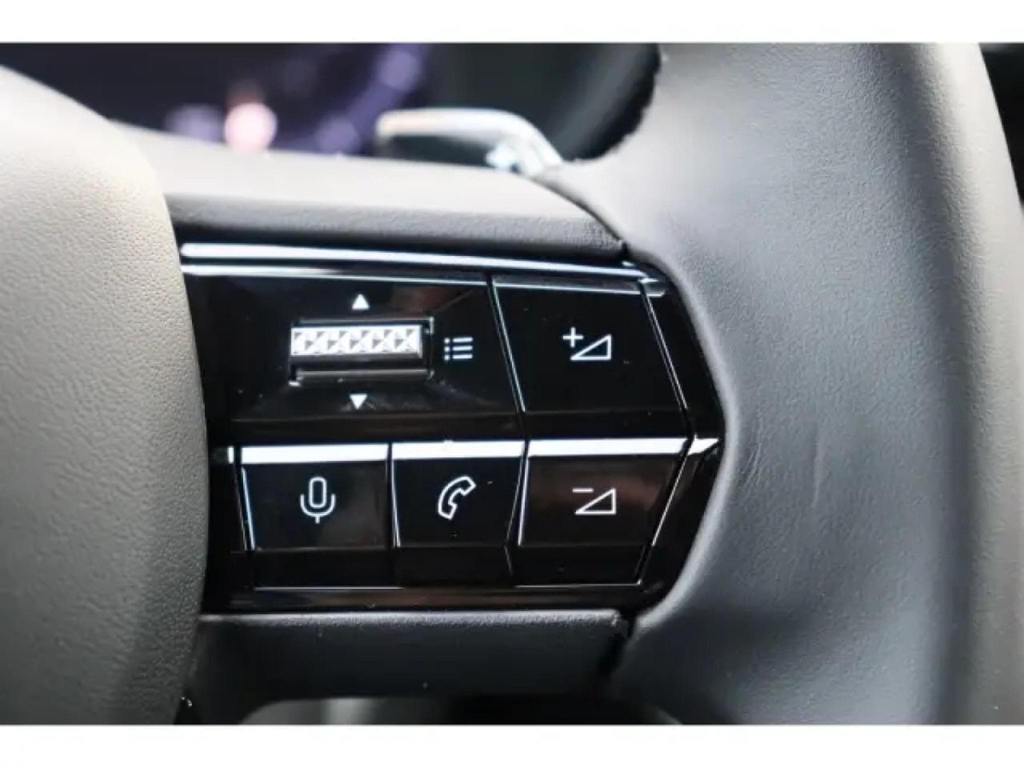 Alfa-Romeo Junior Ibrida Speciale 1.2 VGT (2025) - Photo 16