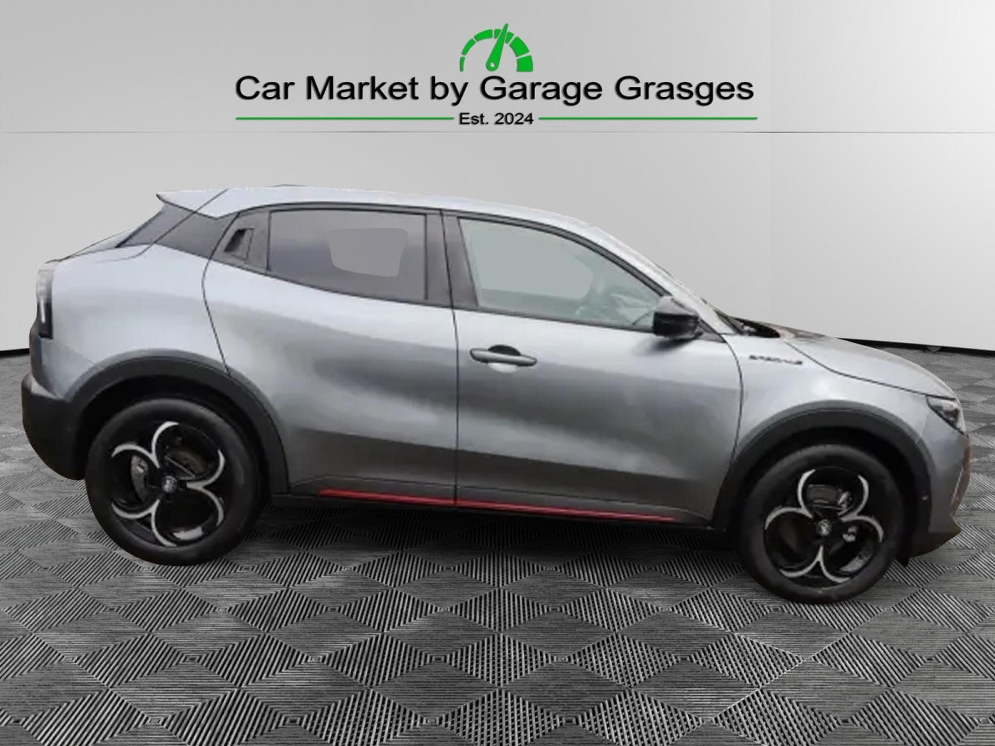 Alfa-Romeo Junior Ibrida Speciale 1.2 VGT (2025) - Photo 2