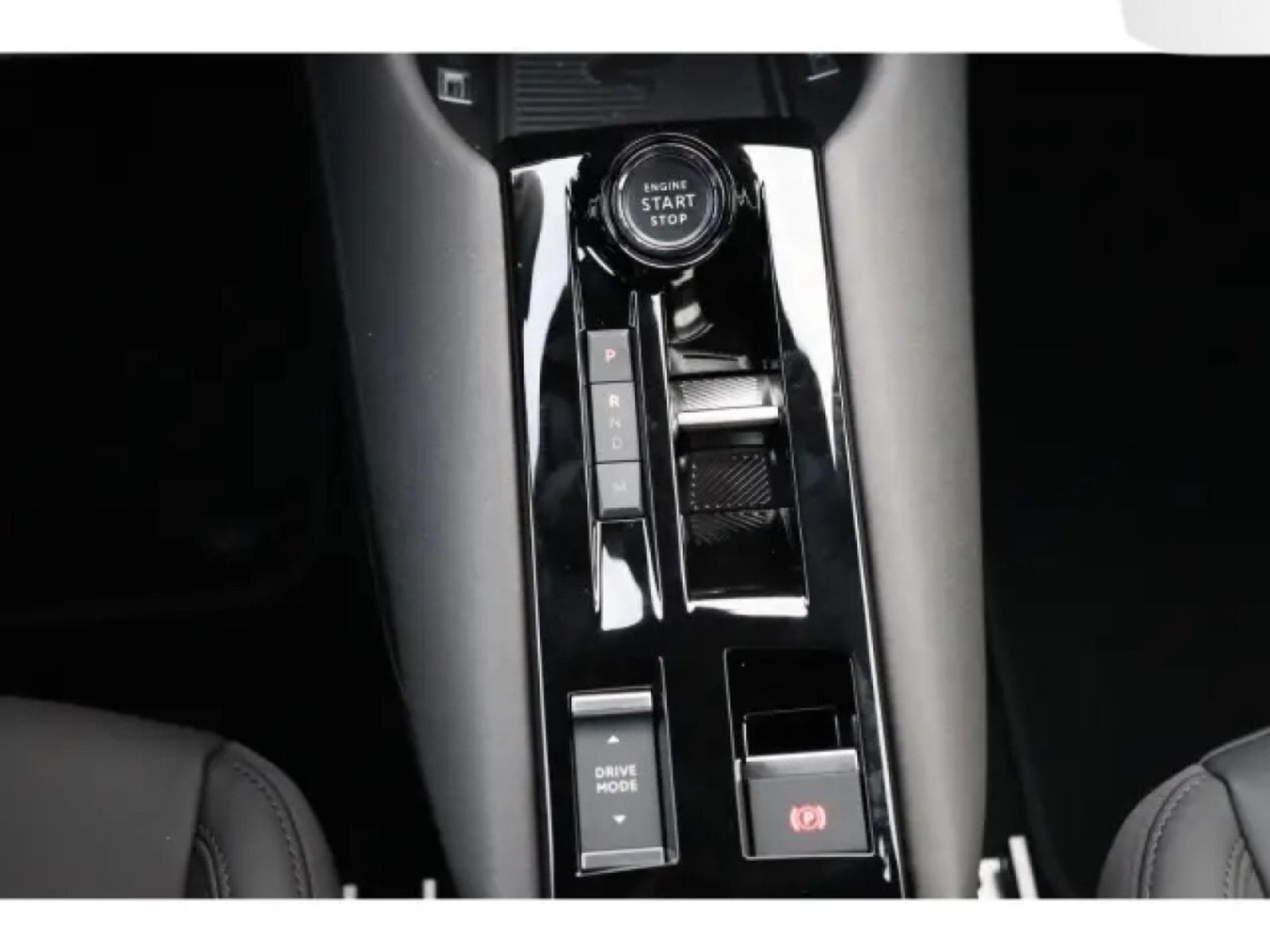 Alfa-Romeo Junior Ibrida Speciale 1.2 VGT (2025) - Photo 21