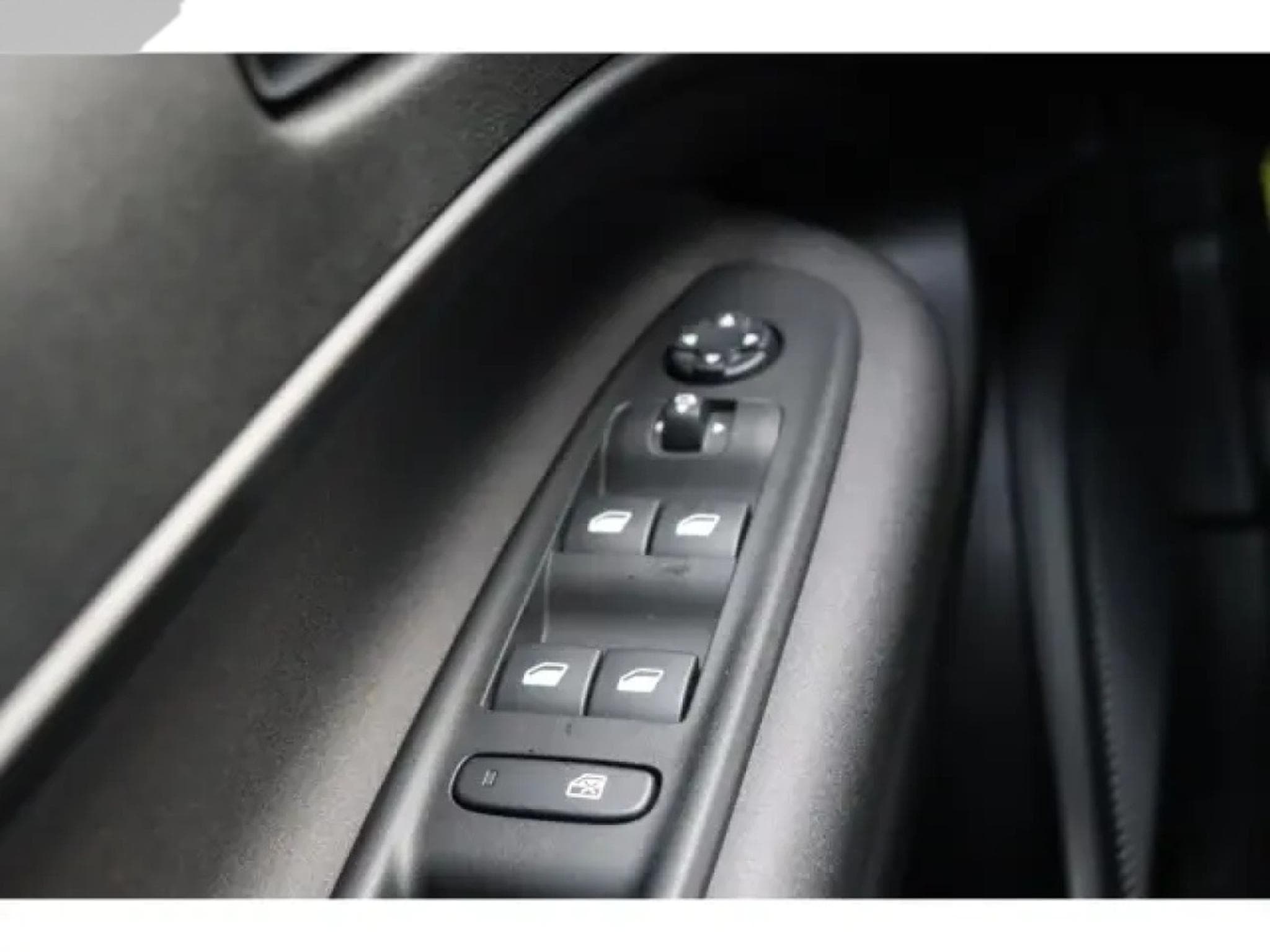 Alfa-Romeo Junior Ibrida Speciale 1.2 VGT (2025) - Photo 22