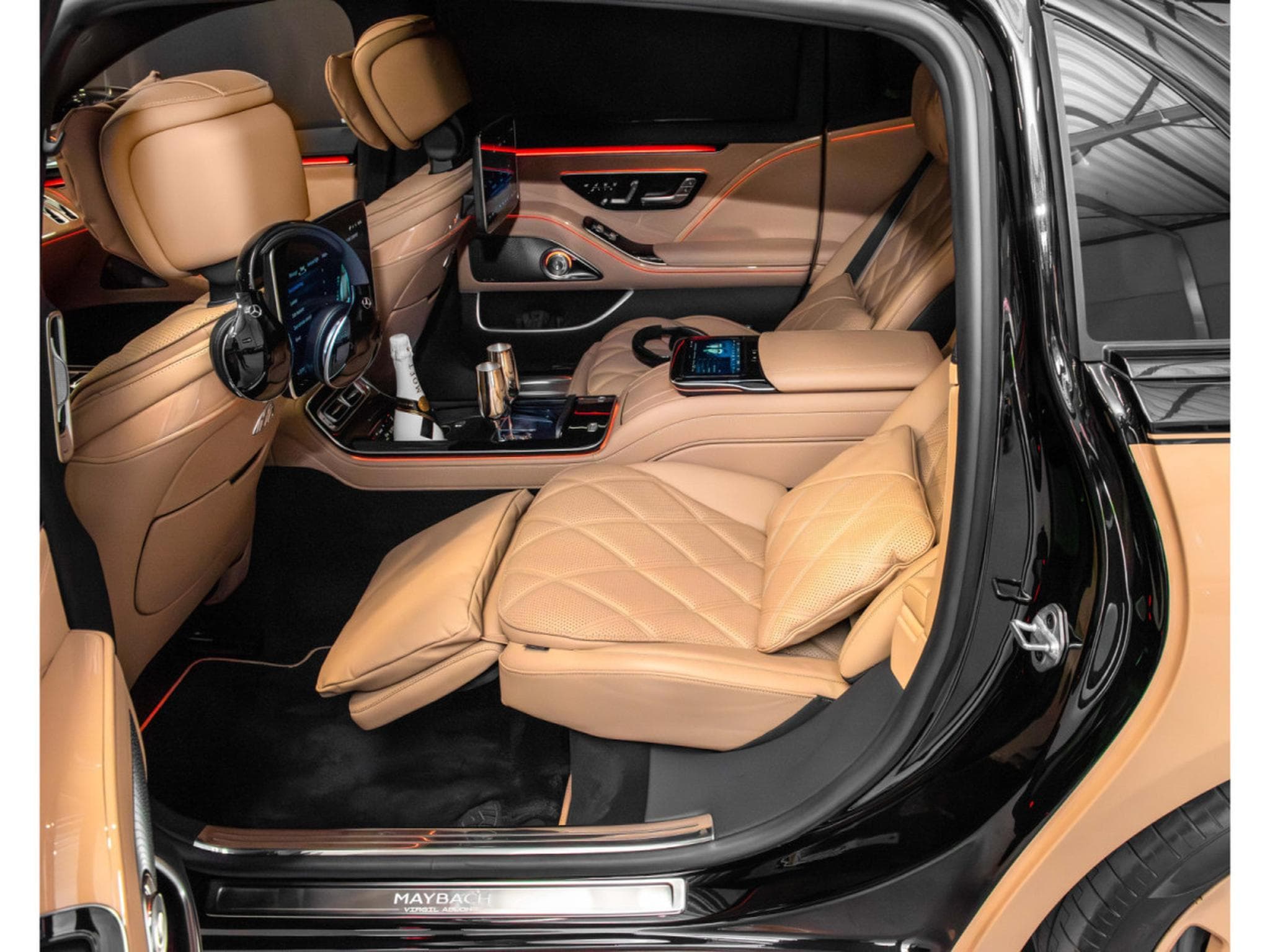 Mercedes S 680 Maybach Maybach S680 4M VIRGIL ABLOH EDITION LIMITED 1 OF 150 (2023) - Photo 18