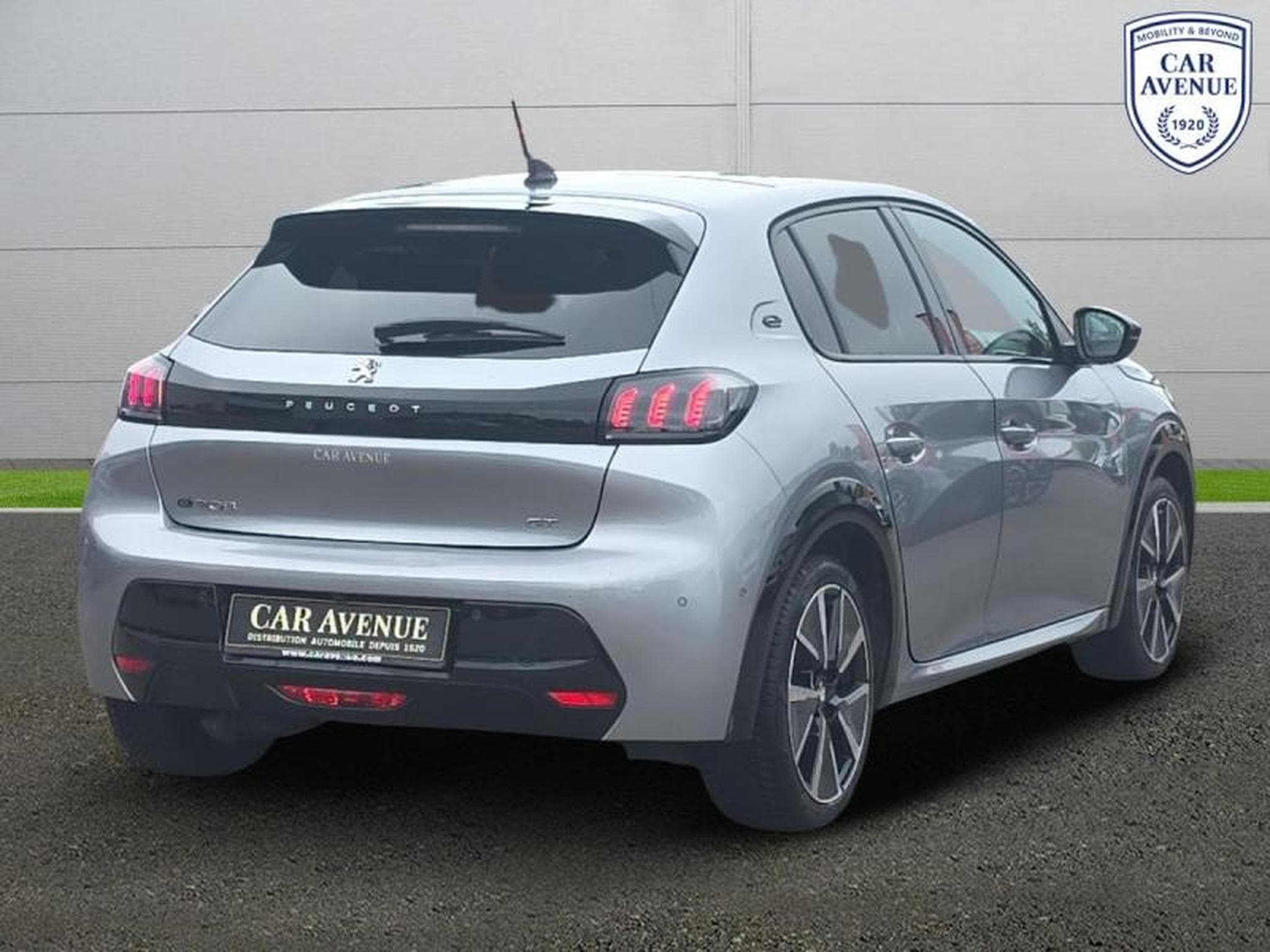 PEUGEOT 208 e-208 136ch GT (2021) - Photo 12