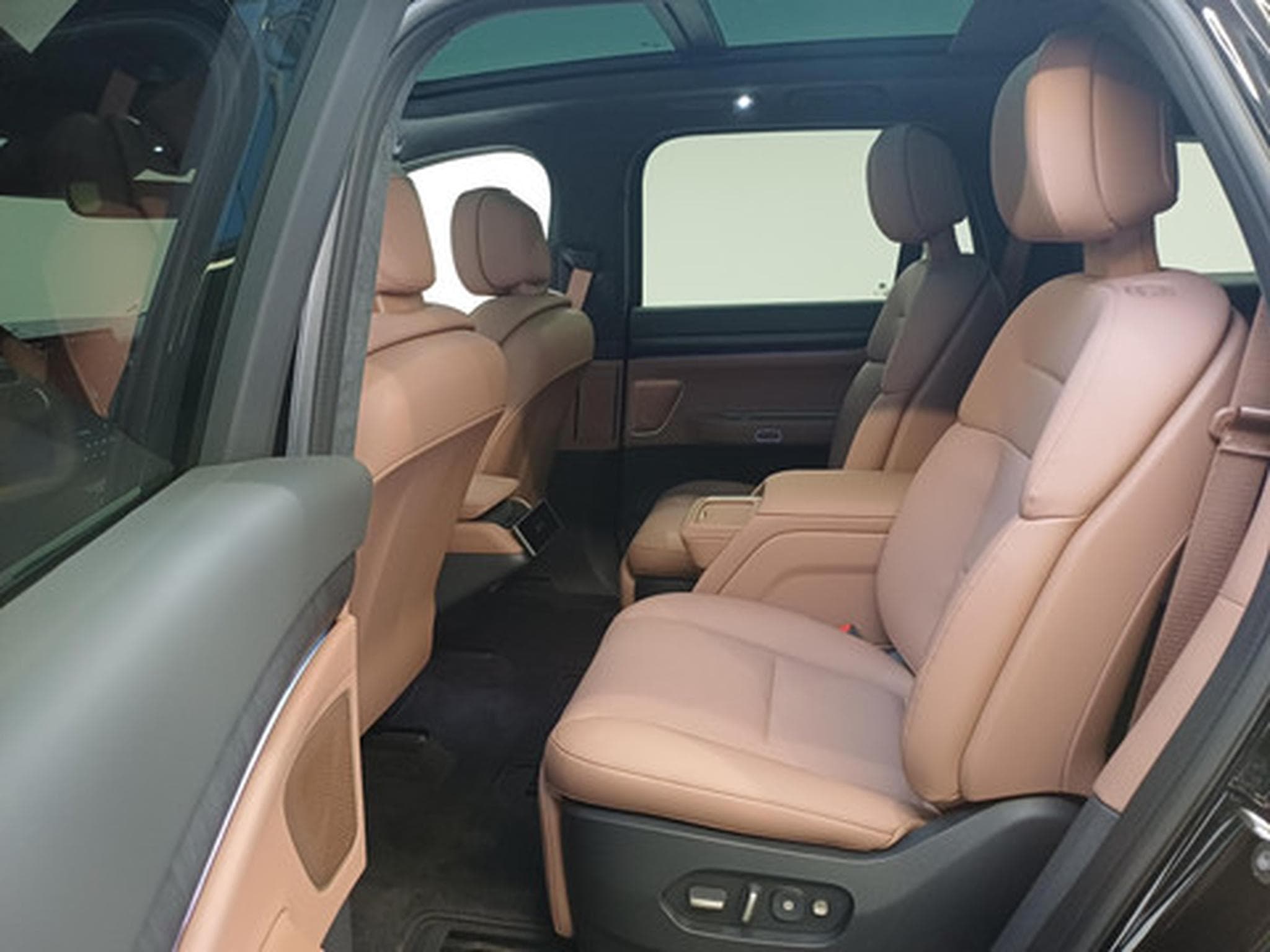 NIO EL8 Long Range (2026) - Photo 10