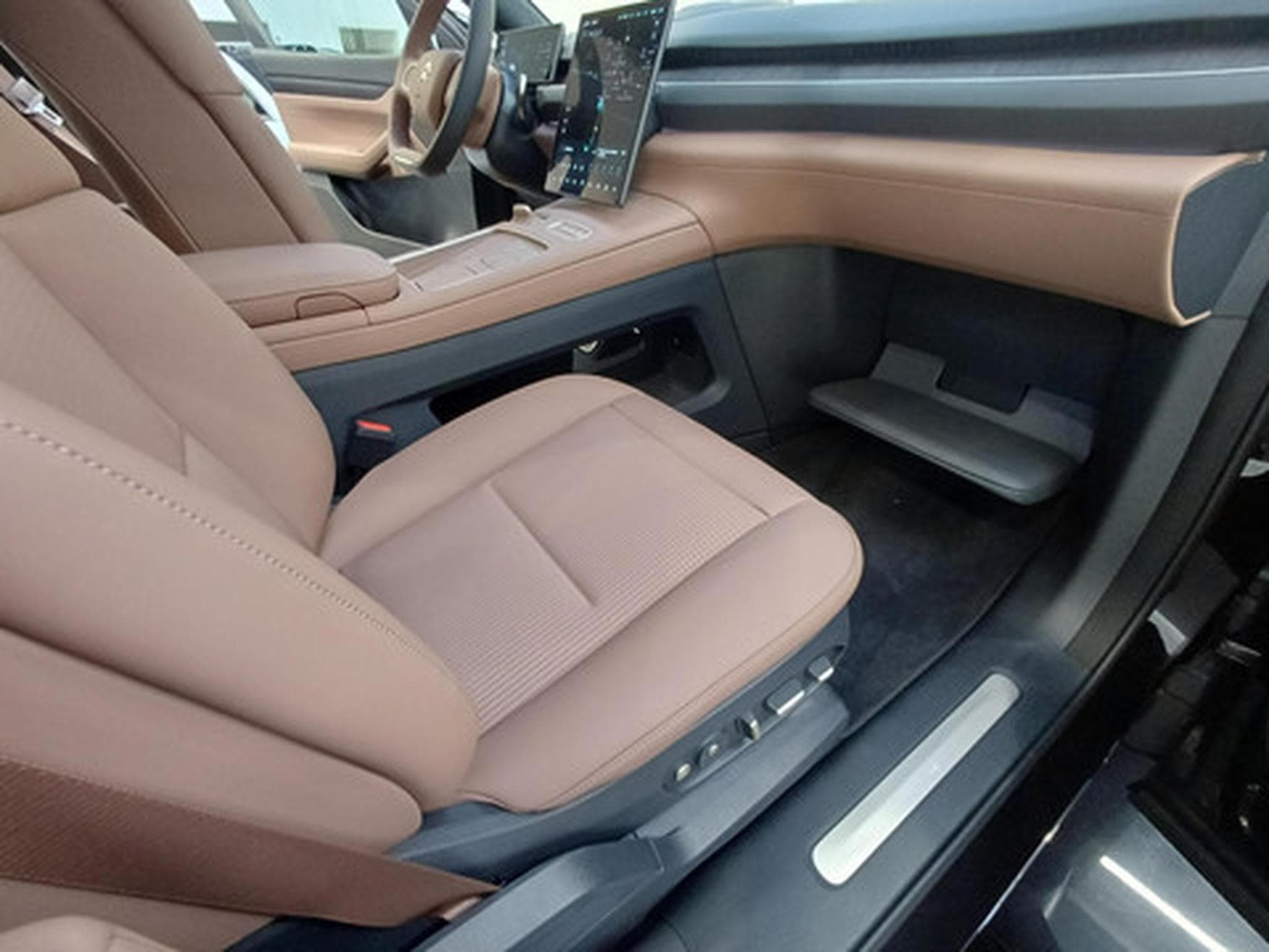 NIO EL8 Long Range (2026) - Photo 9