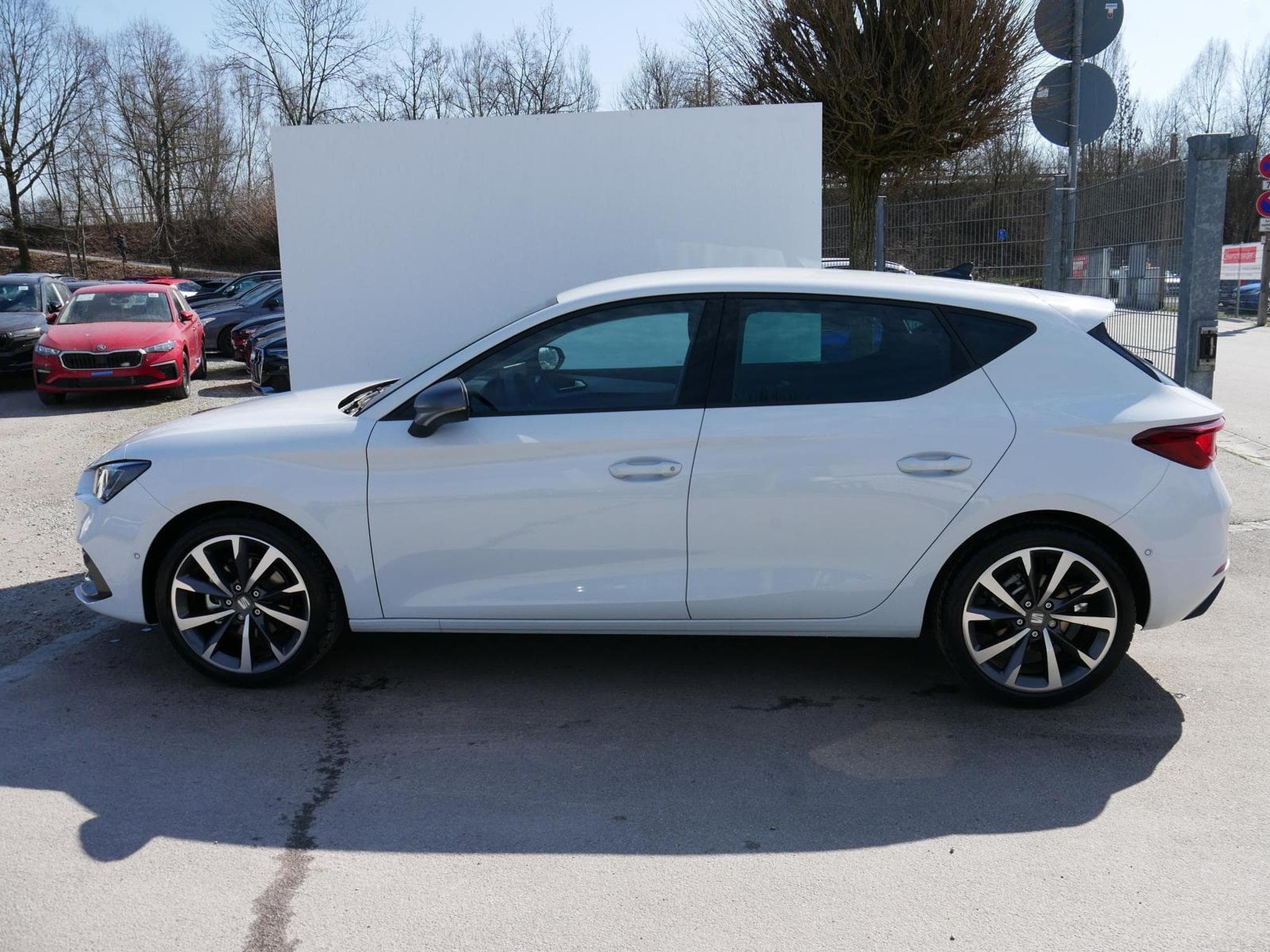 Seat Leon FR 2.0 TDI DSG (2026) - Photo 4