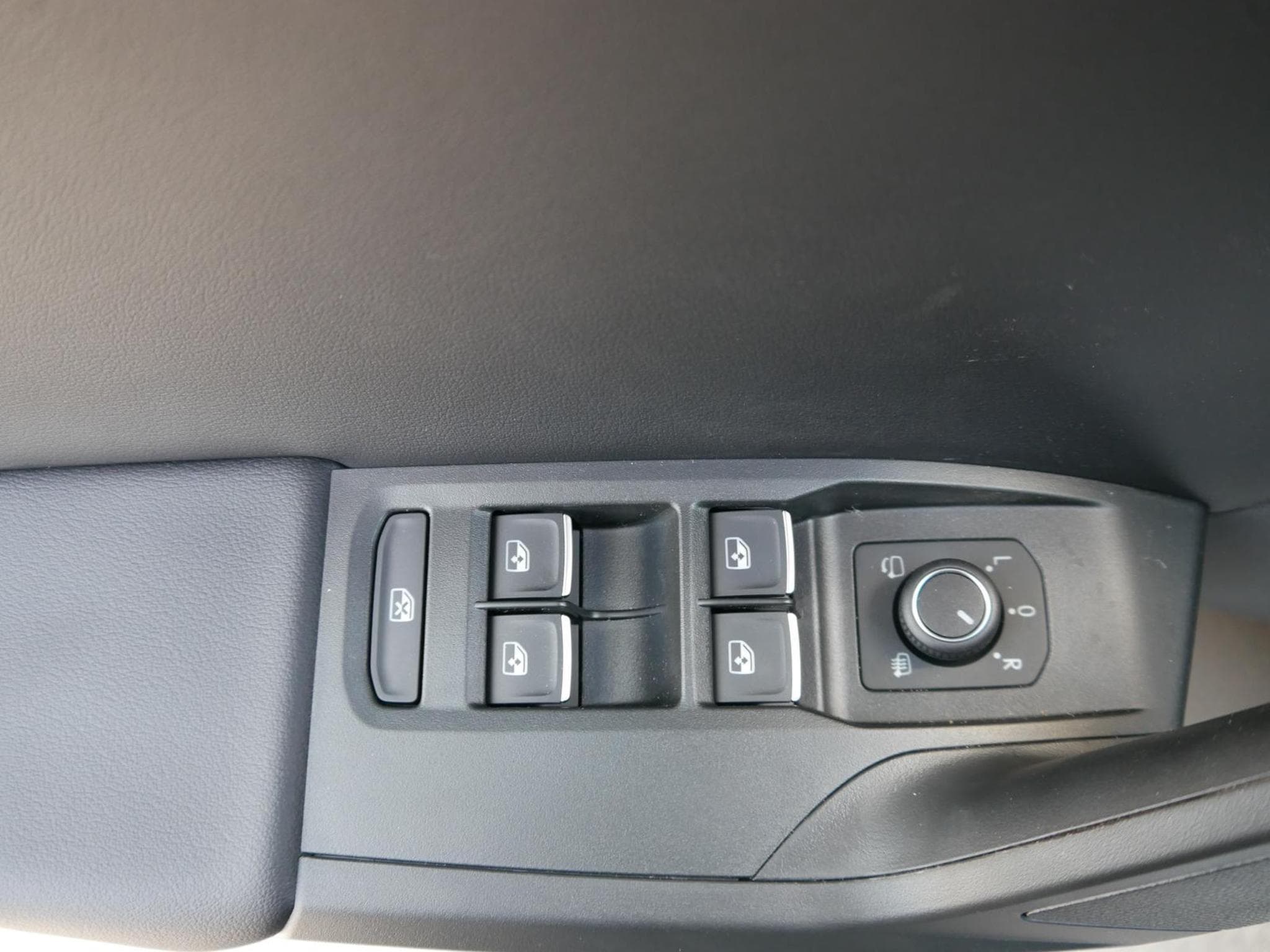 Seat Leon FR 2.0 TDI DSG (2026) - Photo 9