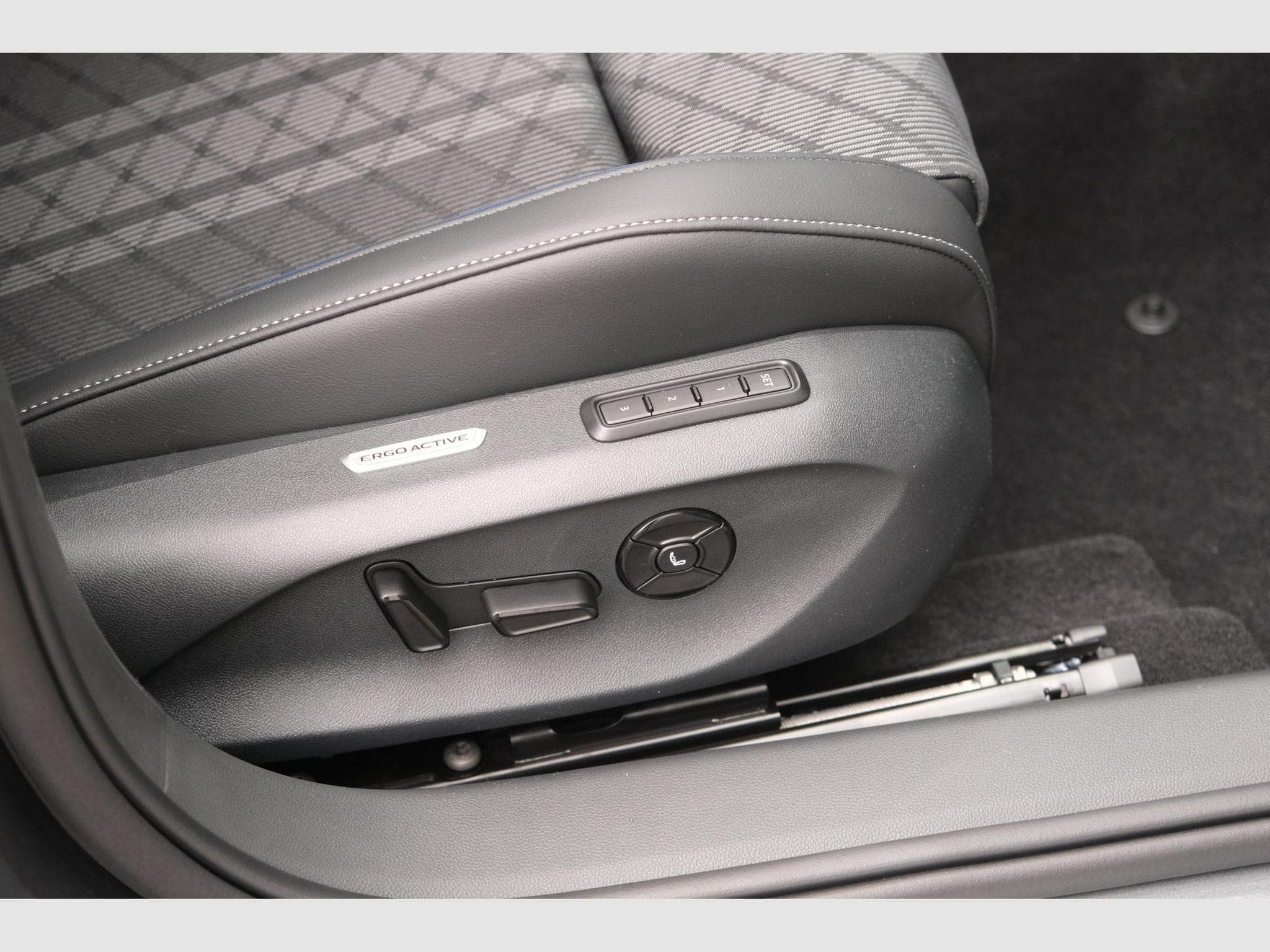 VW Passat Variant Var. 2.0 (2026) - Photo 21