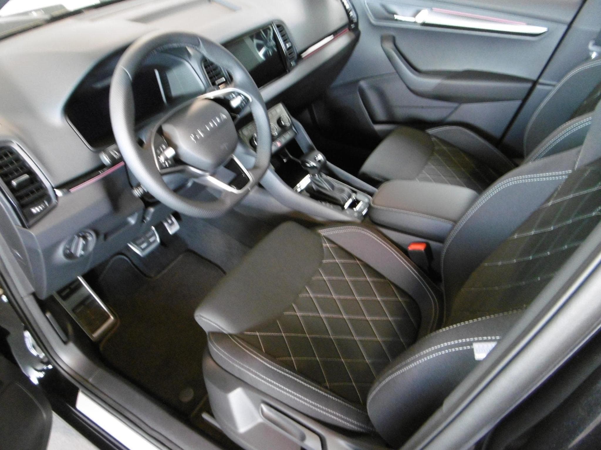 Skoda Karoq Sportline 1.5 TSI (2026) - Photo 3