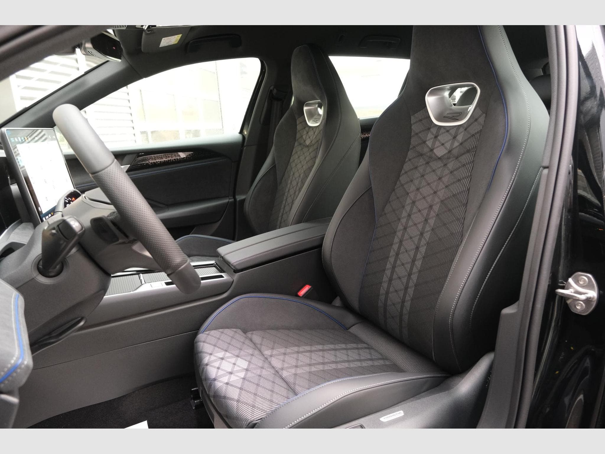 VW Passat Variant Var. 2.0 (2026) - Photo 23