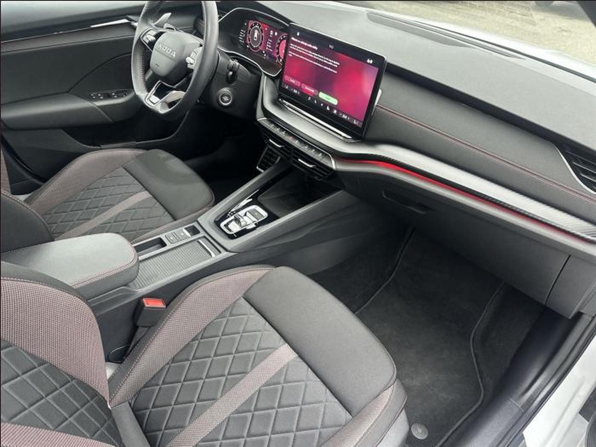 Skoda Octavia RS 2.0 TSI (2025) - Photo 7