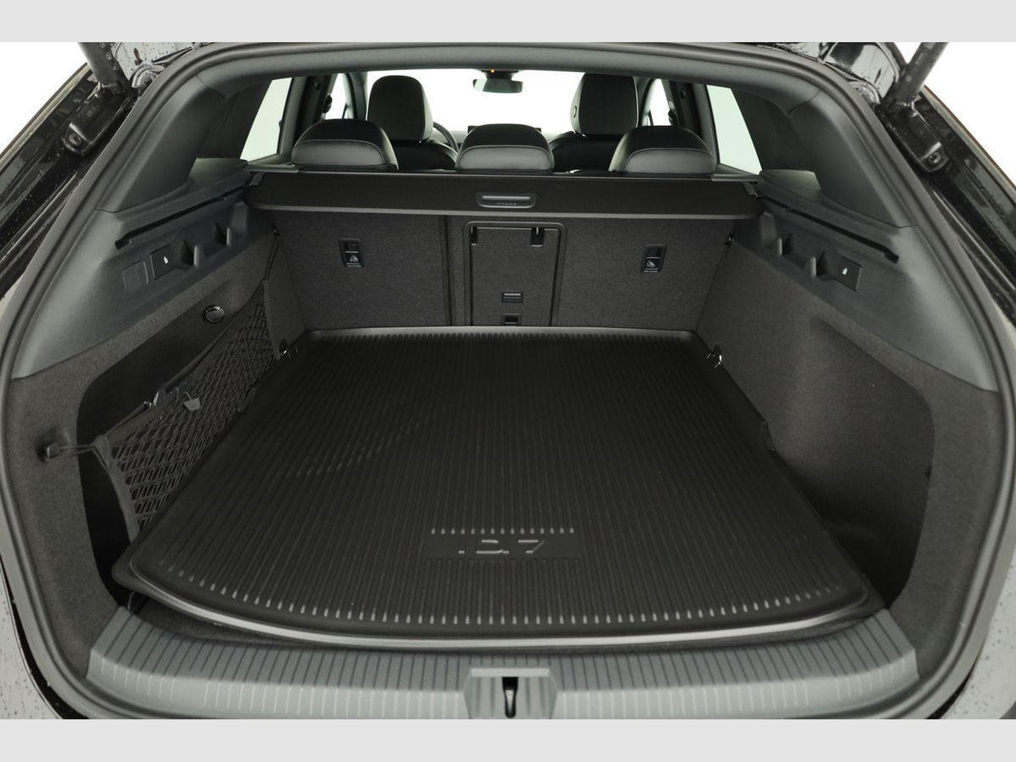 VW ID.7 Kombi Pro S 210 kW (2026) - Photo 11