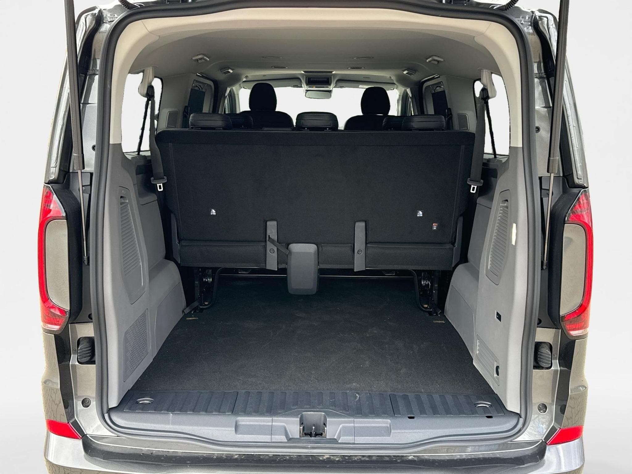 VW T7 Style (2026) - Photo 11