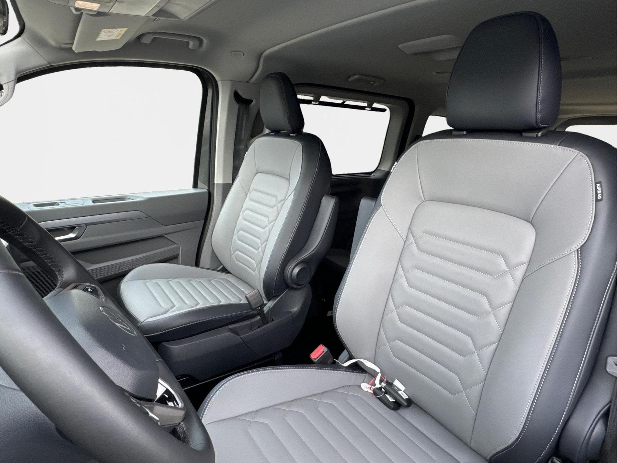 VW T7 Style (2026) - Photo 15