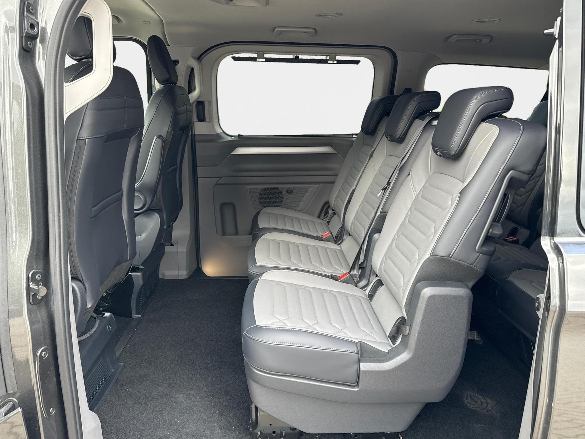 VW T7 Style (2026) - Photo 16