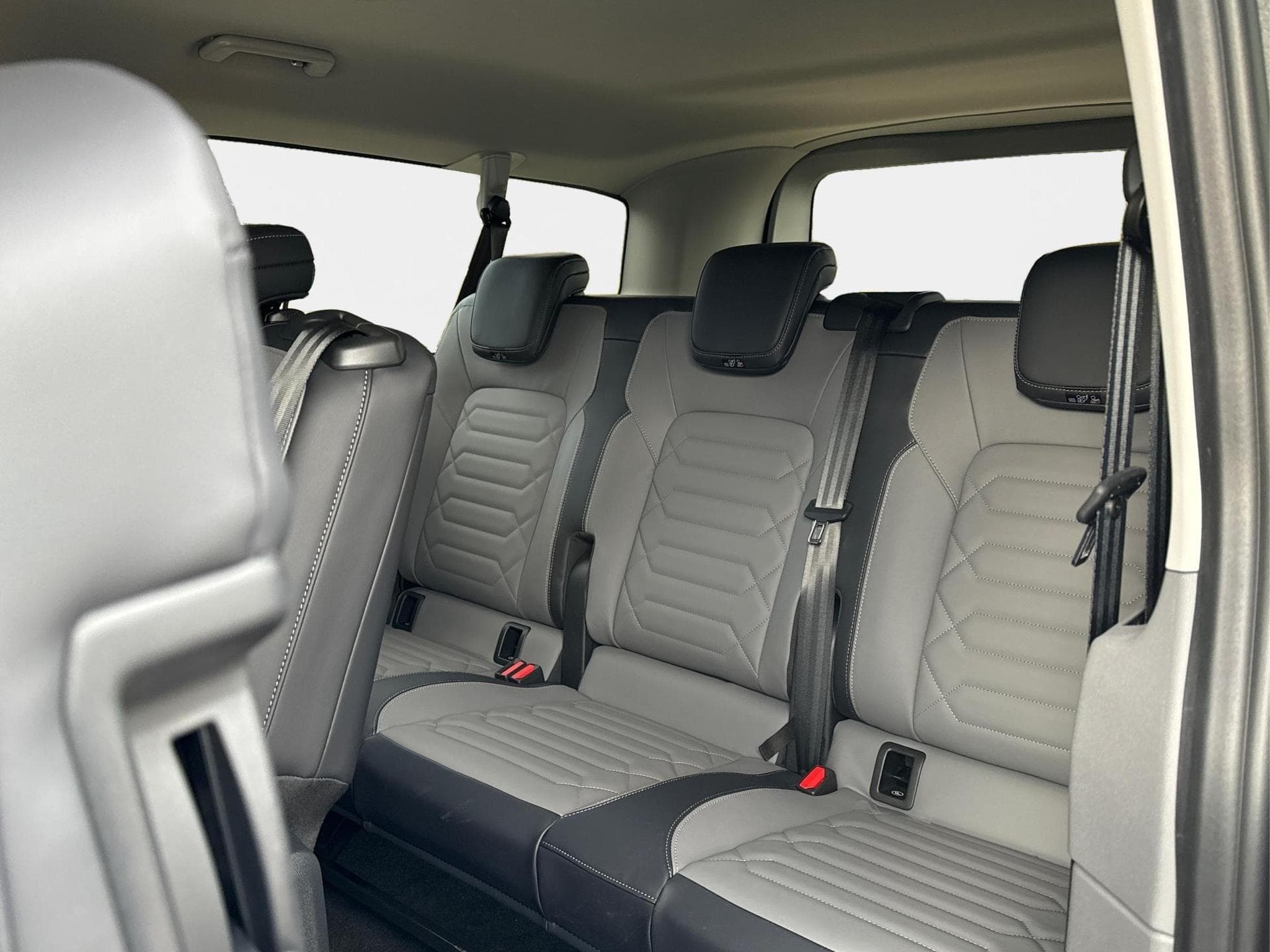 VW T7 Style (2026) - Photo 17