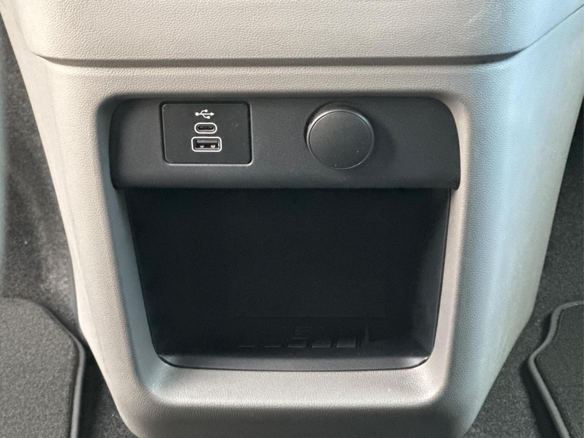 VW T7 Style (2026) - Photo 23